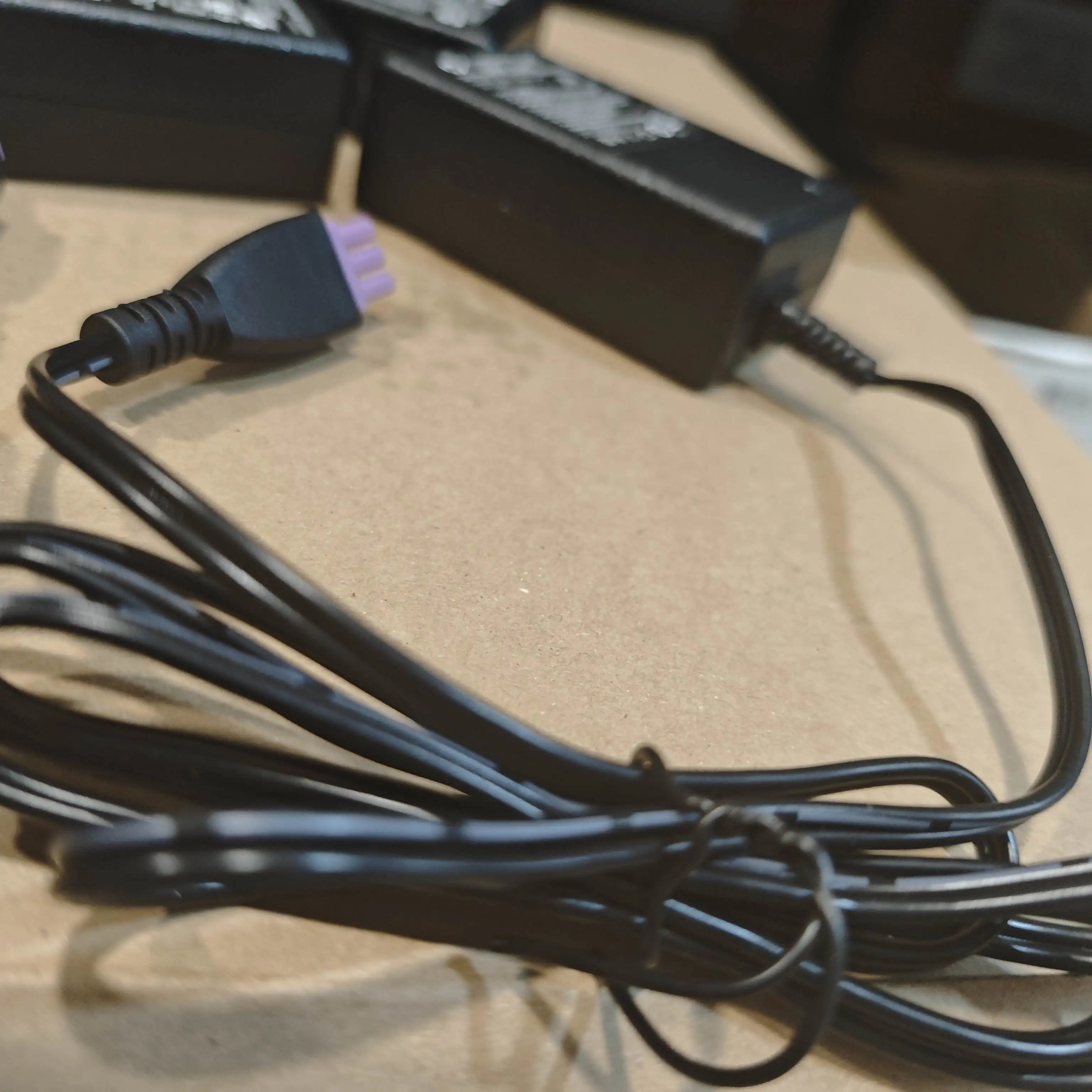 

0957-2385 Адаптер переменного тока, зарядное устройство, блок питания 22 В 455 мА для HP 1010 1012 1510 1512 1513 1514 1518 2515 2540 2541 2542 2543 2544 2546