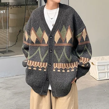 Argyle Cardigans ผู้ชายคลาสสิกขั้นสูงอ่อนเยาว์สไตล์ญี่ปุ่น V คอ Paneled ฤดูใบไม้ผลิฤดูใบไม้ร่วง Slouchy เสื้อถักยอดนิยม