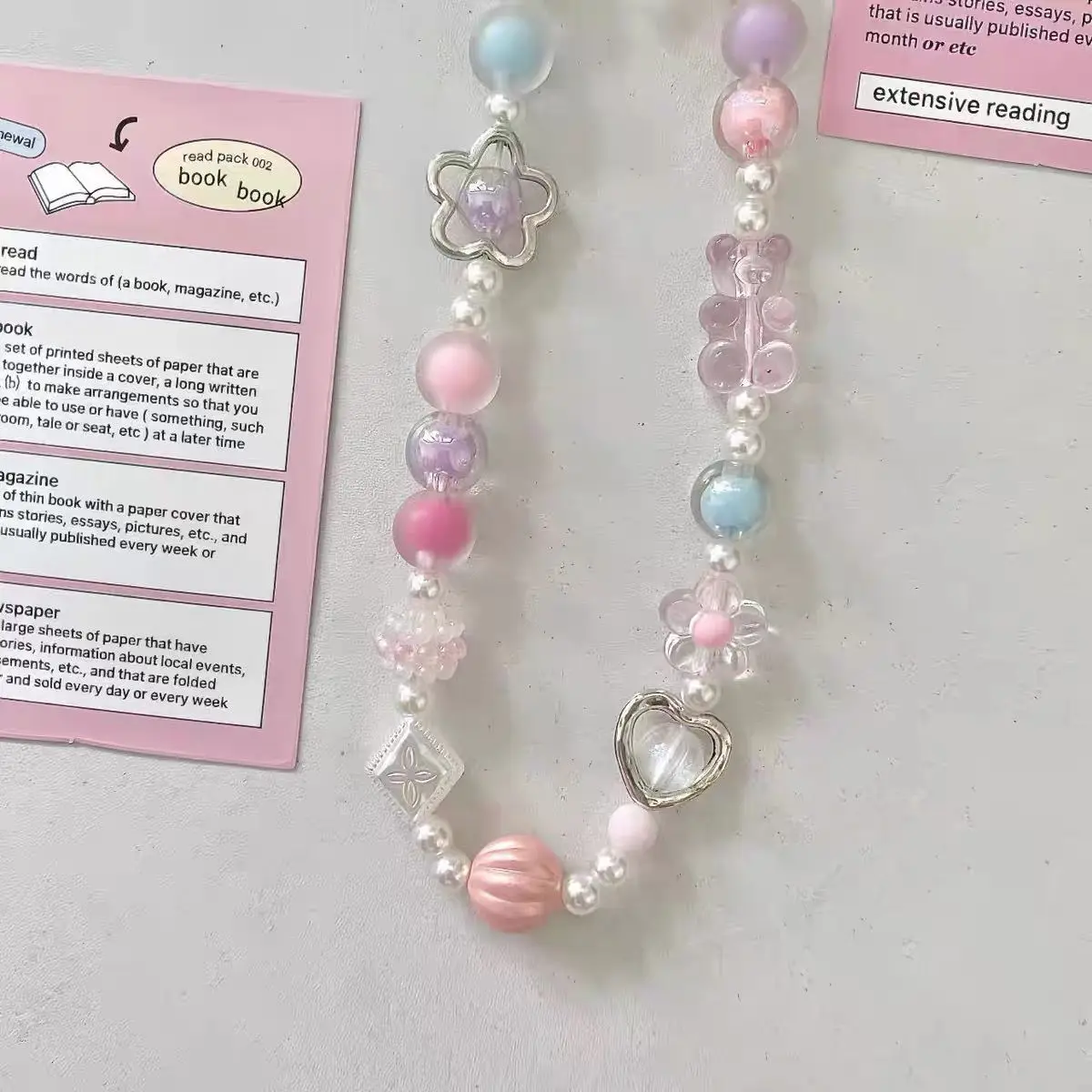 Ins Dopamine 소녀 귀여운 베리 베어 휴대폰 스트랩, 수제 구슬 장식 카메라 참 매듭 펜던트 랜야드 키체인