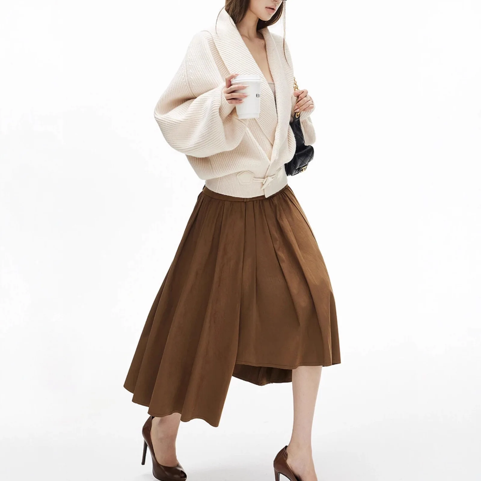 Vertical pit collar, flip collar, overlapping placket, horn buckle, lantern sleeves, loose white and black sweater