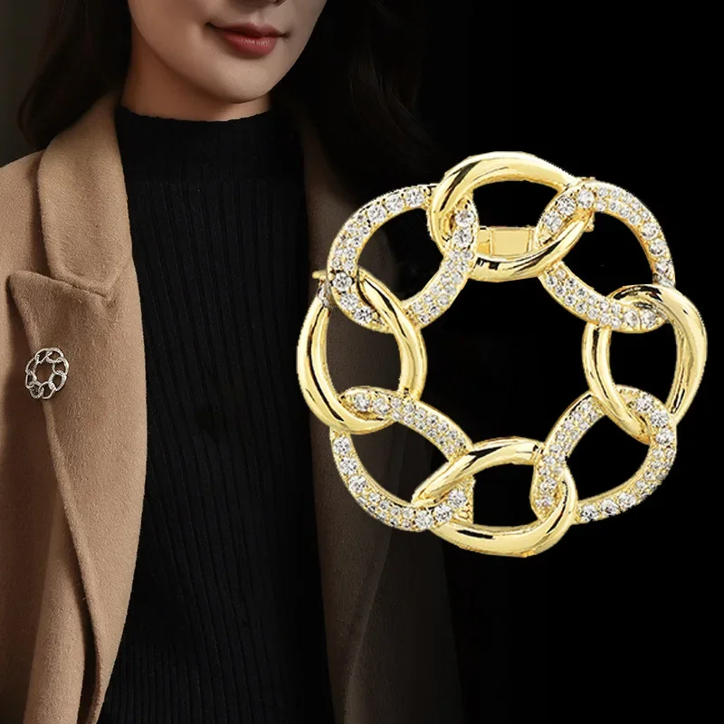 

2025Fashionable silk scarf buckle and brooch dual-purpose non-fading shawl buckle, women's versatile T-shirt hem knot buckle