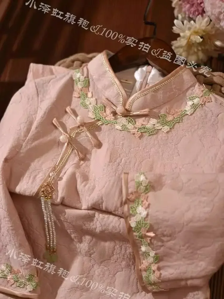 

Новый китайский Cheongsam розовый с перевернутыми большими рукавами в национальном стиле для молодых девушек, улучшенная женщина, весна-осень, новинка 2025 г.
