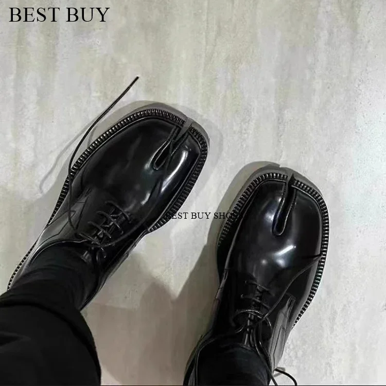 Split toe horse shoe for men's thick sole Loafers shoes Tabi shoes patent leather Korean version trend casual leather shoes