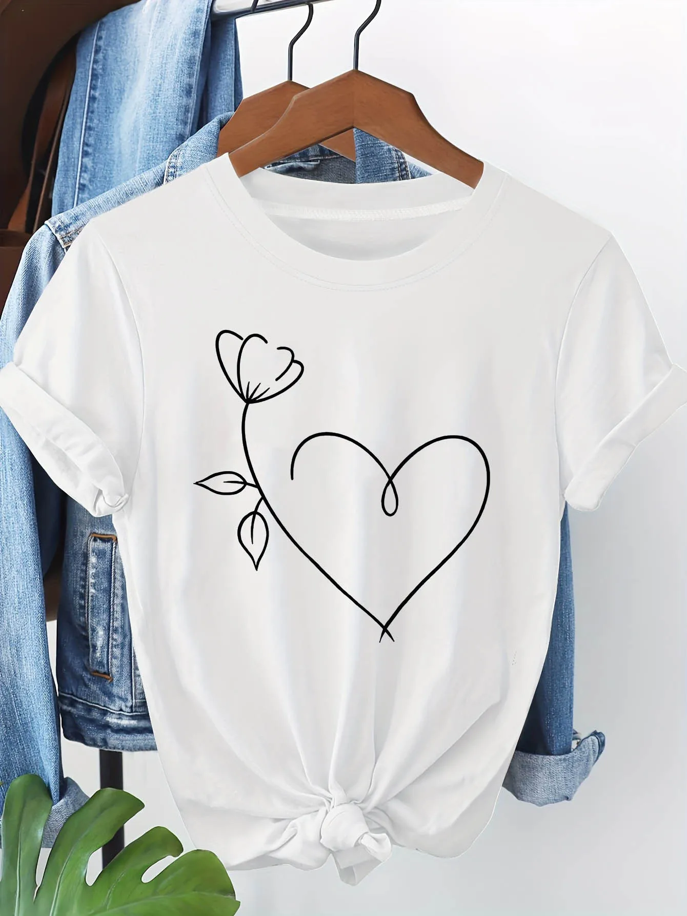 Women's Minimalist Blouse Sleeve Crew Neck Top with Comfortable Blouse Suitable for Spring Summer Outfits Elegant Line Drawing