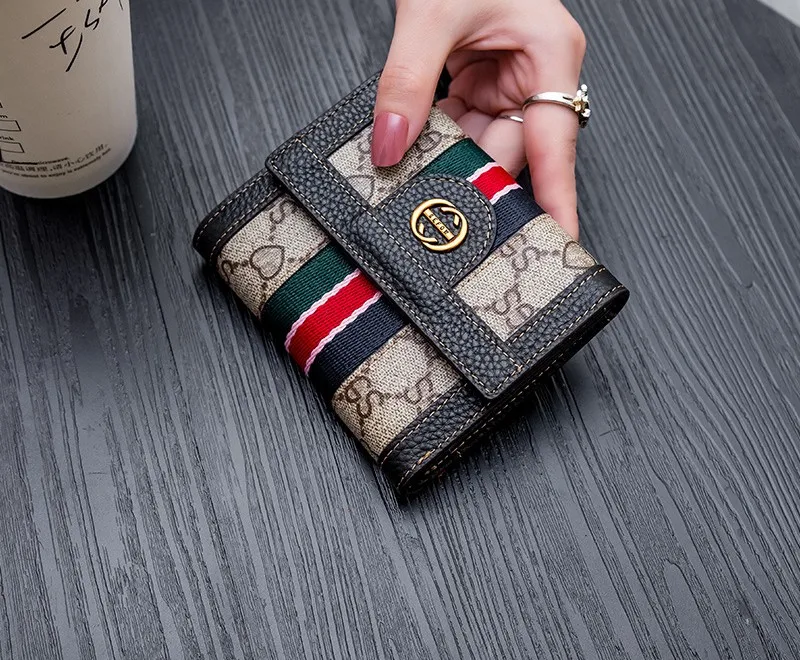 women‘s New folding wallet light luxury design Genuine Leather wallet zero wallet buckle three fold simple design
