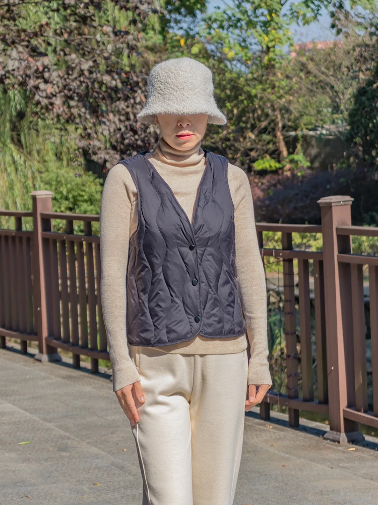 

Новая зимняя женская укороченная пуховая жилетка с V-образным вырезом, 90% белый пух, для повседневной носки, приталенная, тонкая, с легким наполнителем