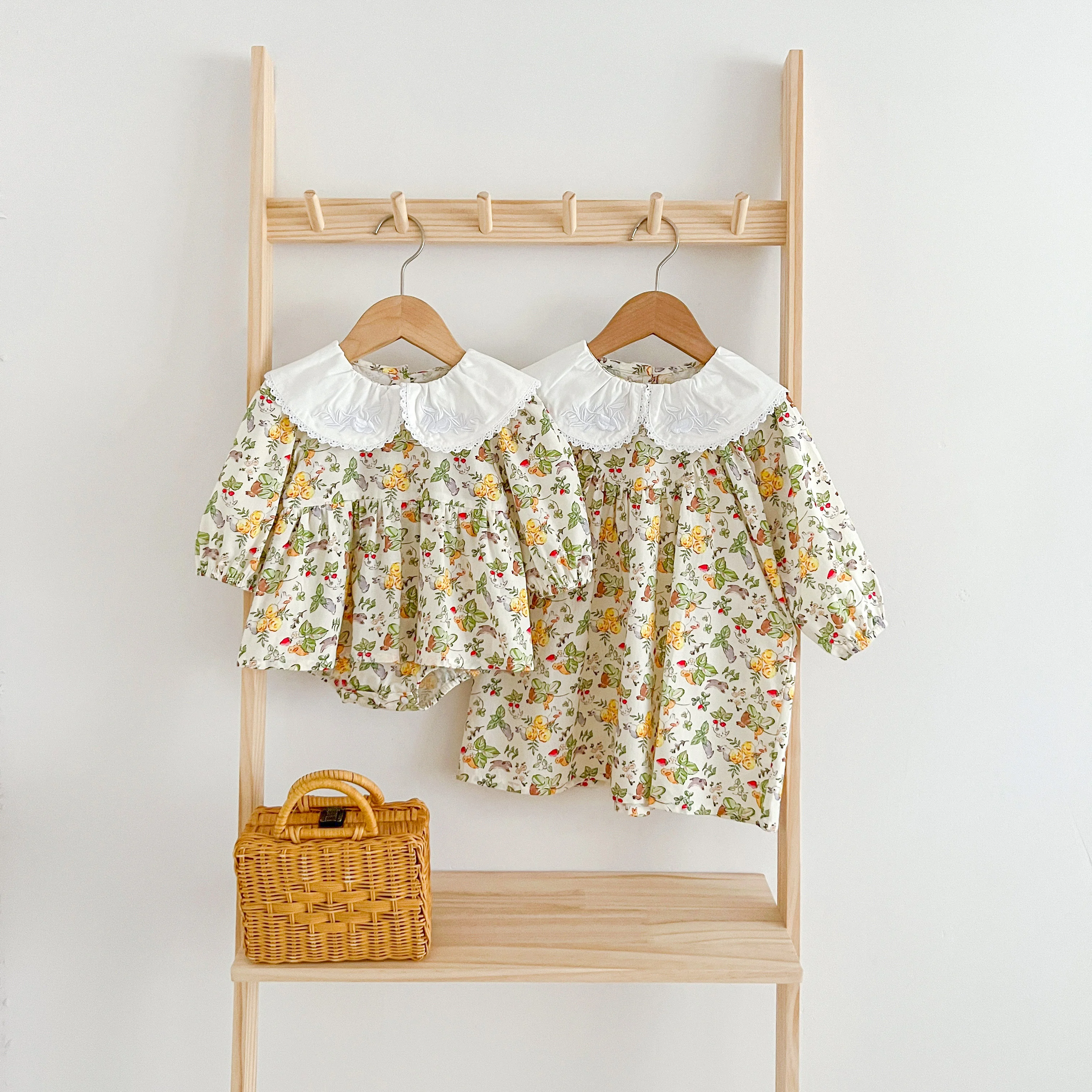 Familien look Frühling Blumen kleid Baby Mädchen bestickt Pandora Kragen Baumwoll kleid Baby Mädchen Blumen Bodysuit Schwestern Look Kleidung – Detail 2