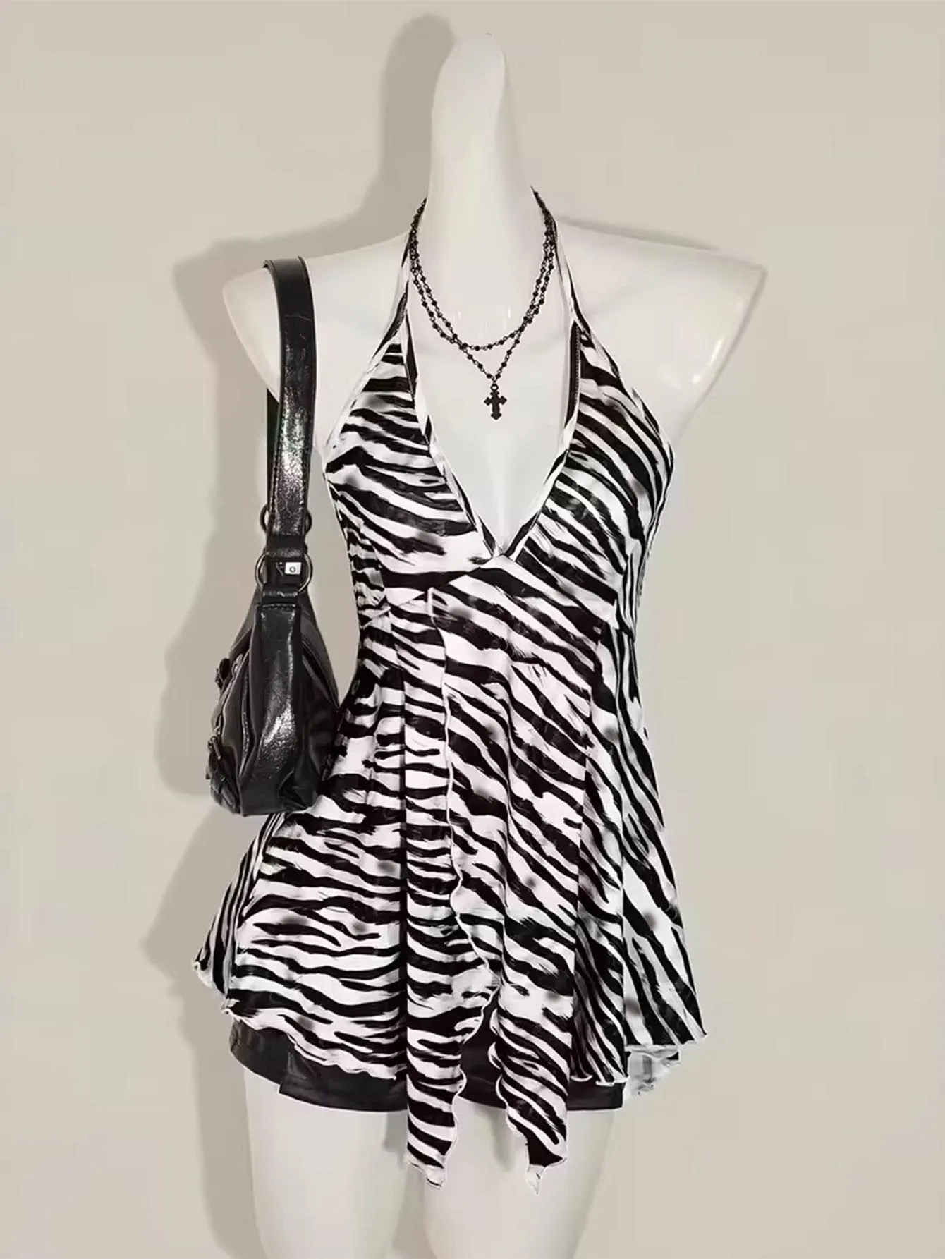 Amerikanische Retro-Zebra-Print-Weste für den Sommer: Modisches, temperamentvolles V-Ausschnitt-Top mit Neckholder und rückenfreiem Design für die scharfe Frau – ärmellos