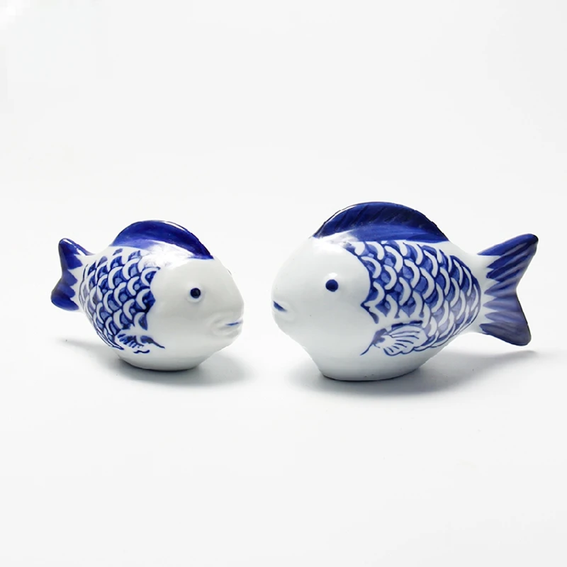 Underglaze blue and white porcelain size carp desktop ornaments floating ceramic fish crafts in water