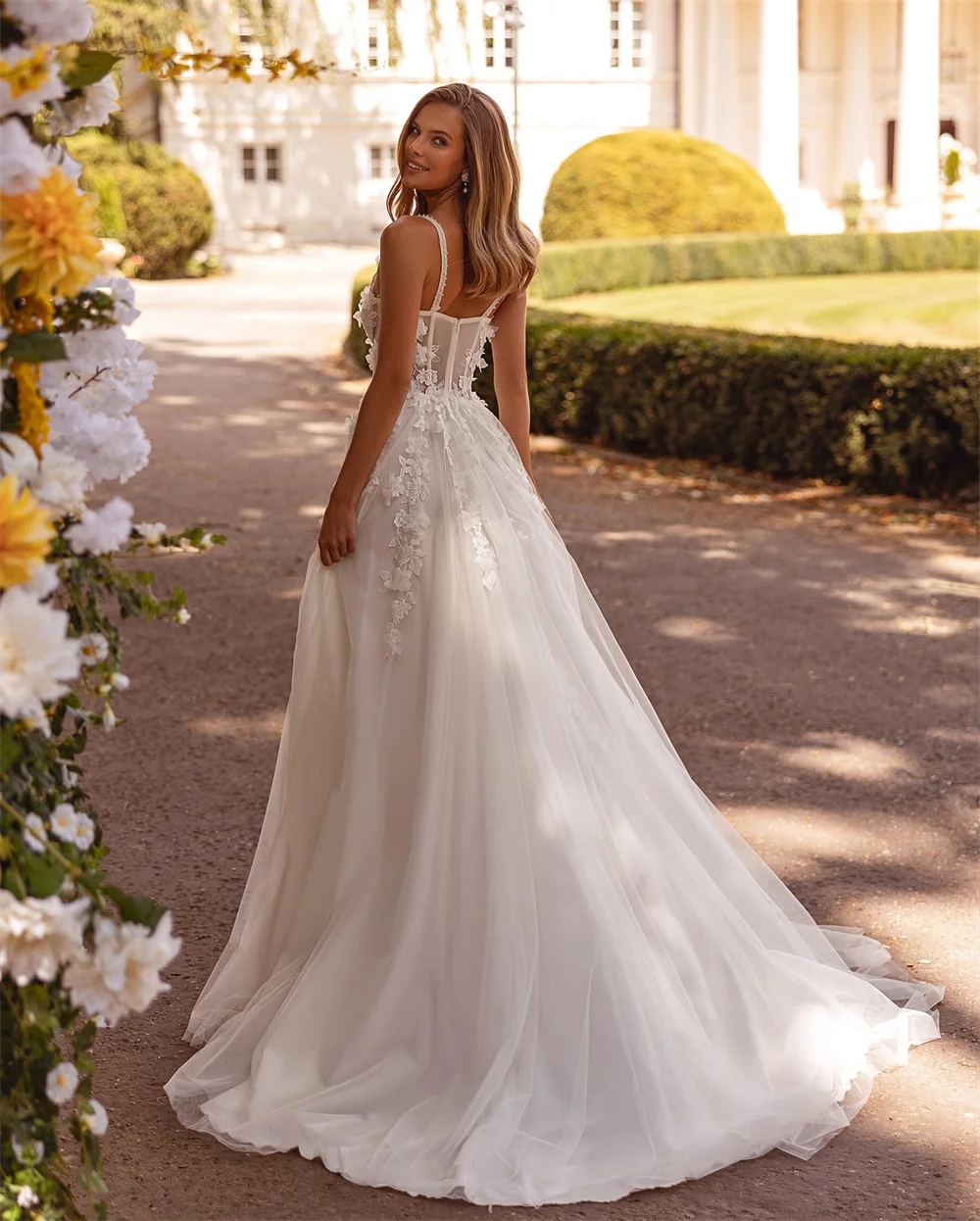 Vestidos de novia con tirantes finos blancos personalizados de Tokio, sin mangas, con cremallera trasera, vestidos de novia de flores 3D, vestidos de novia de tul con corte en A