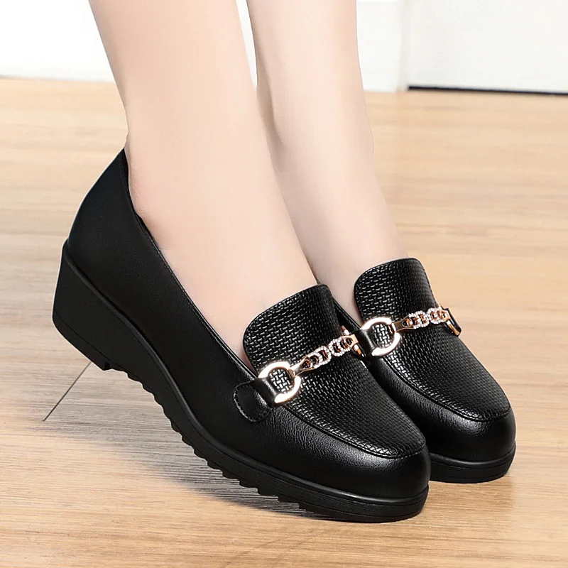 Mocasines negros Retro a la moda, zapatos para mujer, primavera, nuevo confort, cuero suave, tacón bajo, zapato individual, cuñas para mujer, zapatos de oficina