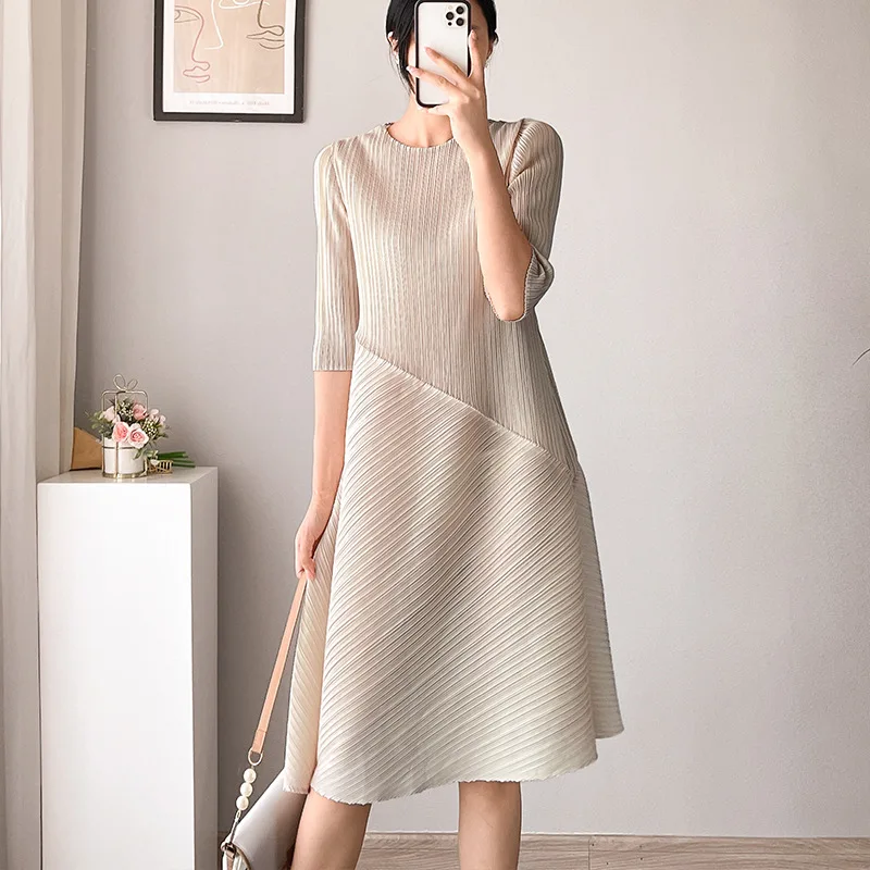 

Folded Dress Women's Design Sense Niche Five-quarter Sleeves Miyake Irregular Loose Meat Covering Versatile A-word Skirt Childre