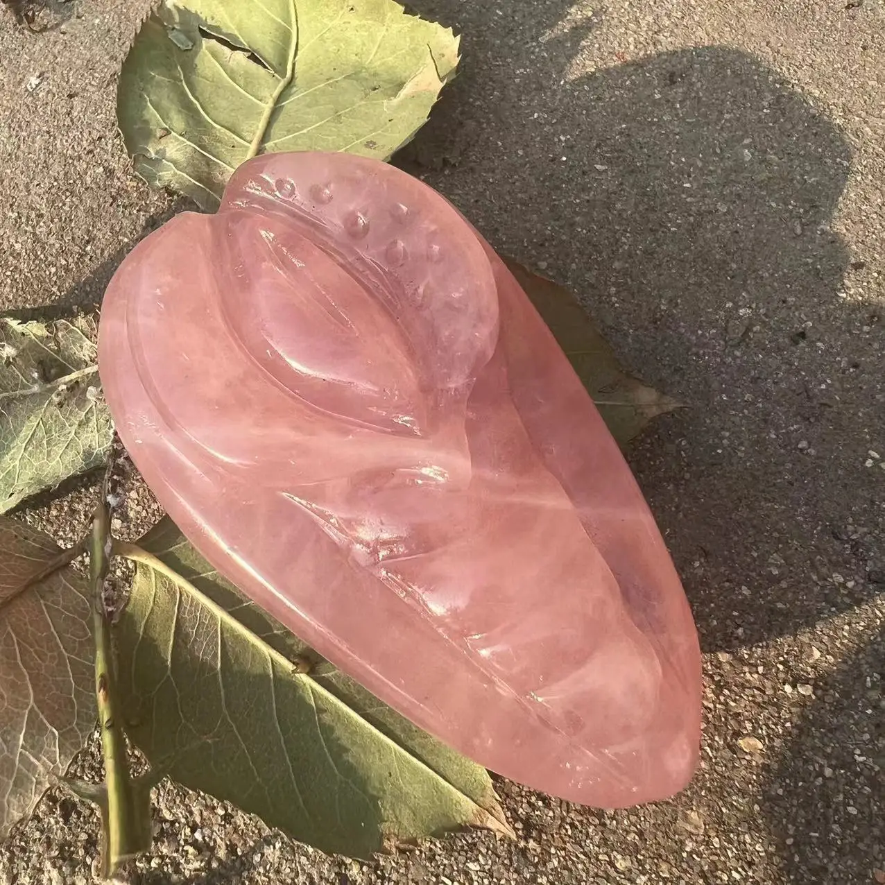 Natural Rose Quartz Source Of Life Figurine Stones Carved Vulva Crystal Women Aesthetic Ornament Healing Reiki