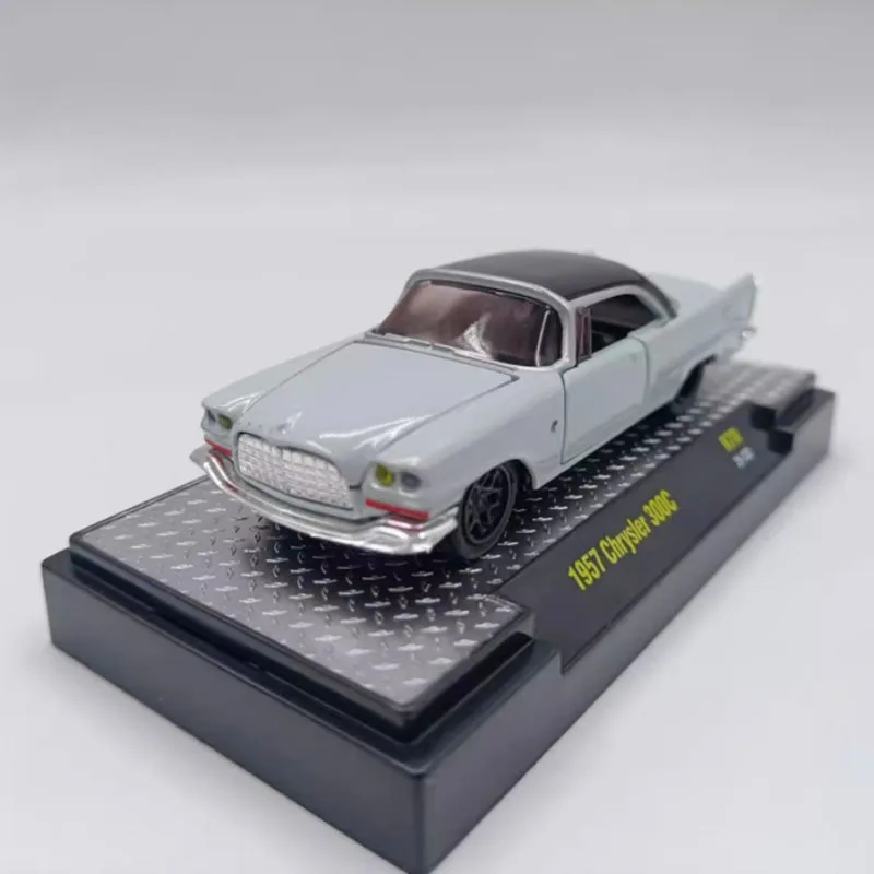 M2 1:64 Scale Chrysler Alloy Simulation Car Model Static Collection Decorated Holiday Gifts Toys Souvenir Gift