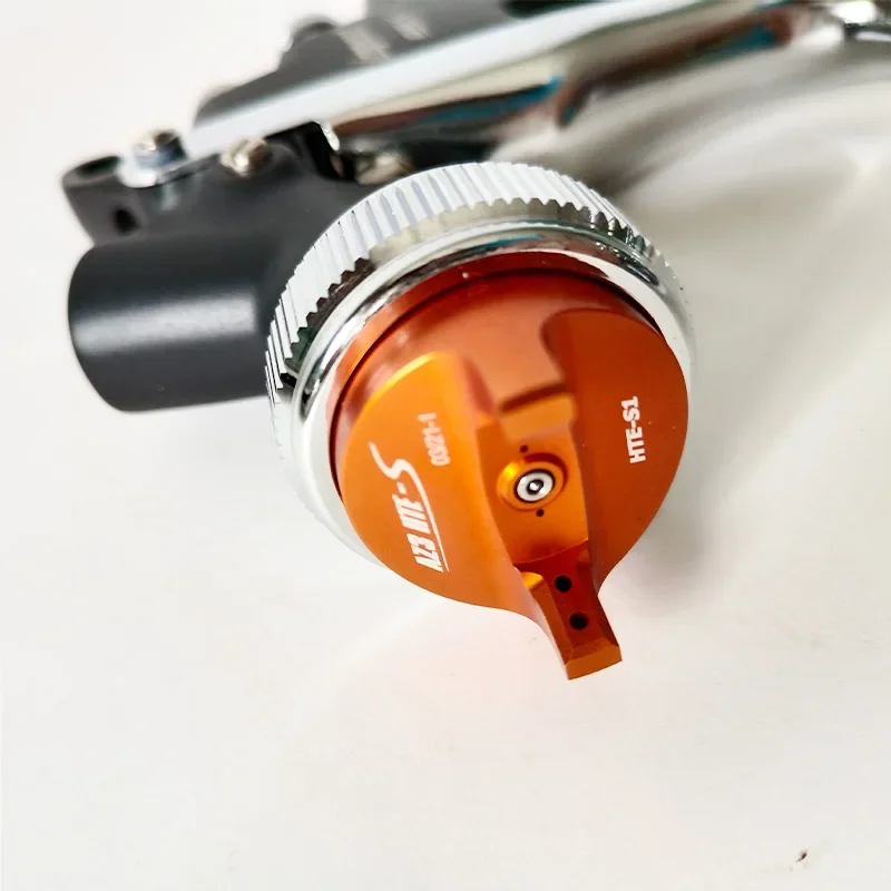 

Japan ANEST IWATA Car Spray Gun 1.4mm Nozzle Upper Pot Paint Spraying High Atomization Environmental Protection 600ml