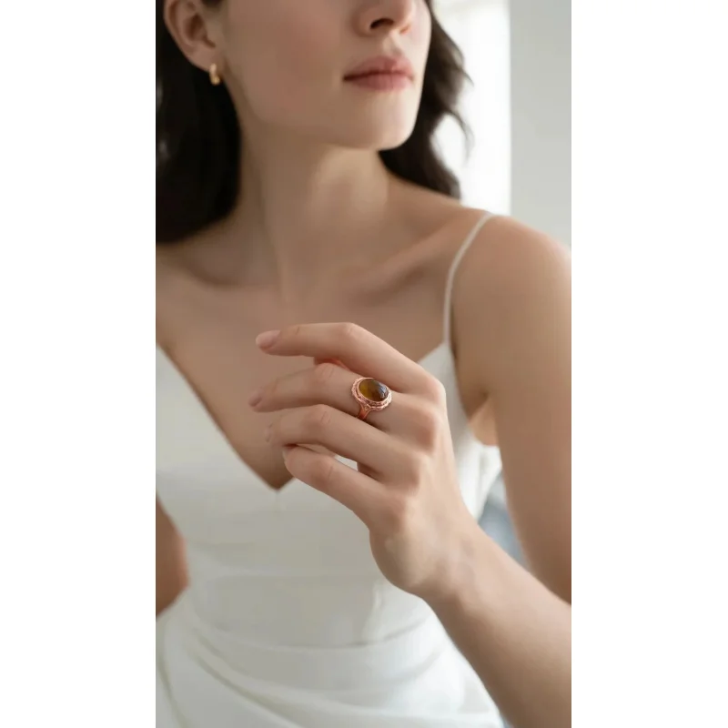 

Популярное кольцо из натурального чайного камня, французский нишевый дизайн, вакуумное позолоченное овал, простое и элегантное.