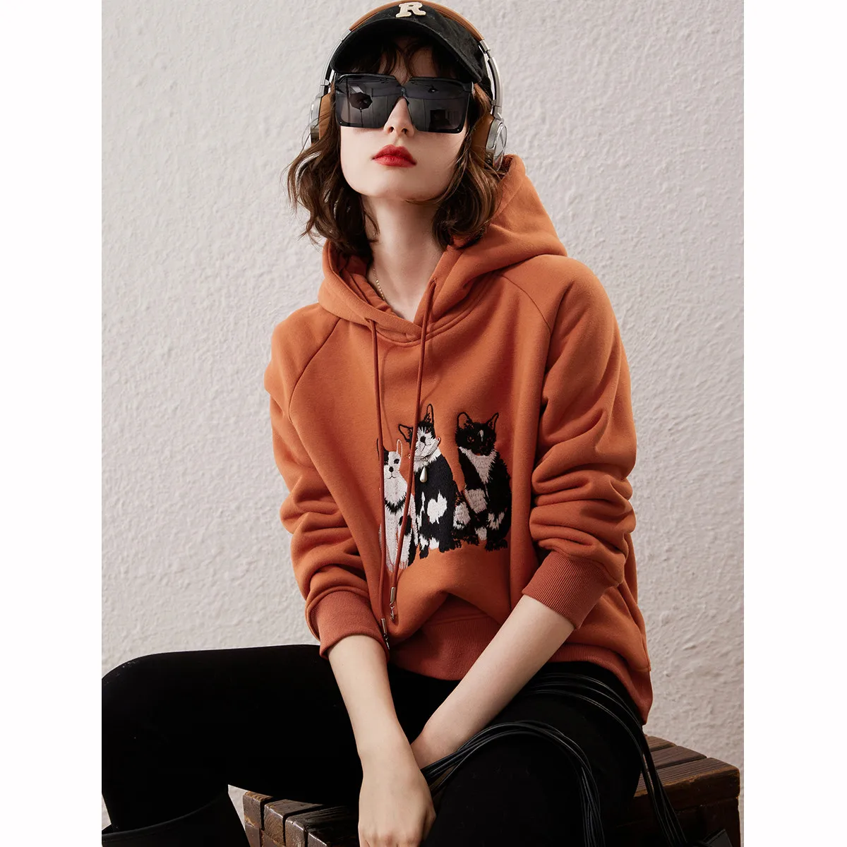 LOUIS YAO Felpe con cappuccio da donna larghe a maniche lunghe in peluche 2025 Felpe invernali Cute Cat Ricamo con coulisse Pullover con cappuccio Top