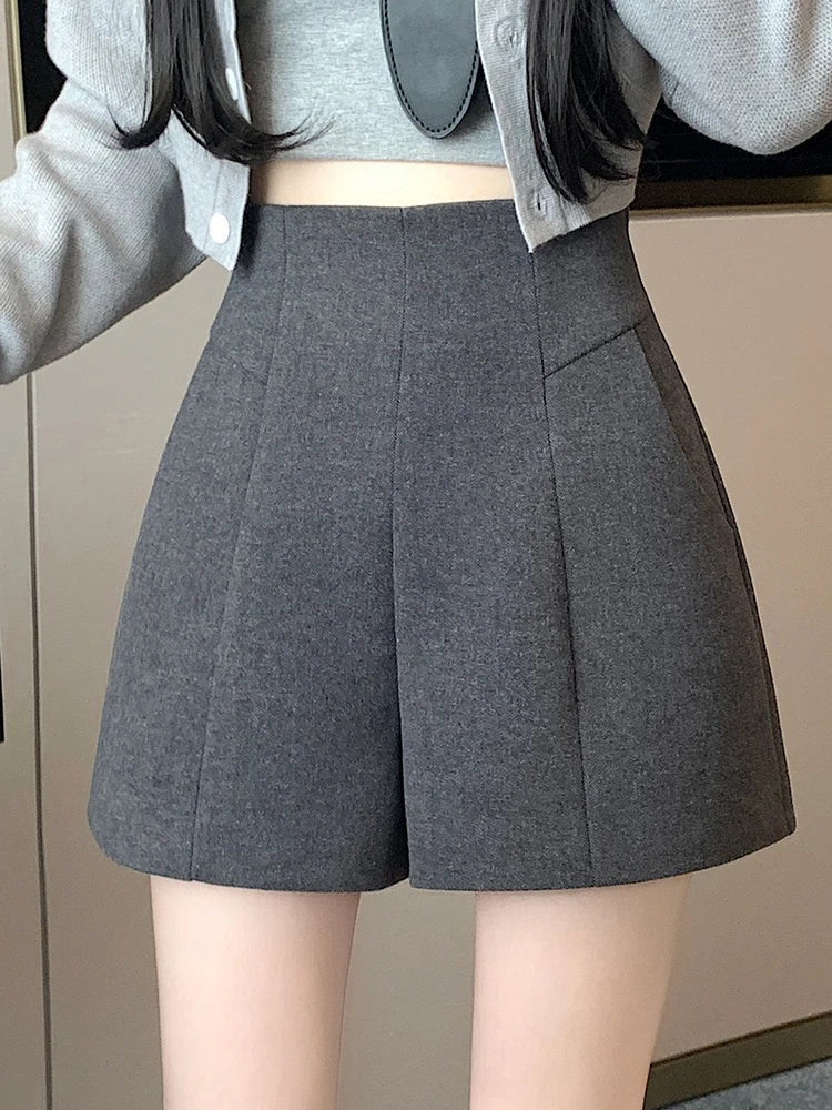 

Woolen wide leg shorts for women in autumn and winter 2025 new high waisted and slimming versatile A-line casual pants