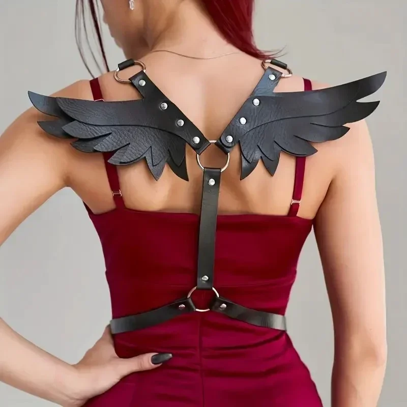 UYEE الأحمر بولي Leather أجنحة جلدية تاج غطاء الرأس تسخير النساء حزام مثير الجسم عبودية الملابس الداخلية القوطي الحمالات عيد الميلاد اكسسوارات