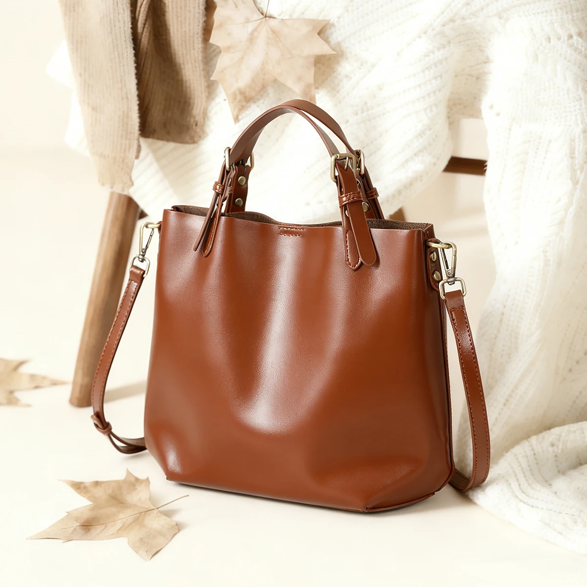 

First-Layer Cowhide Handbag Women's Bucket Bag Versatile New European and American Fashion Single Shoulder Crossbody Bag Simple Genuine Leather Women's Bag