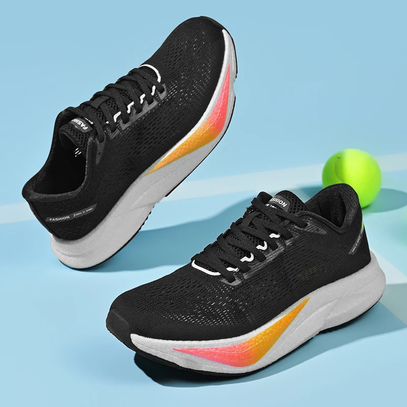 Scarpe da ginnastica in rete da uomo Le scarpe da passeggio con suola morbida sono scarpe versatili per le coppie che sono rilassate per le passeggiate in ufficio.