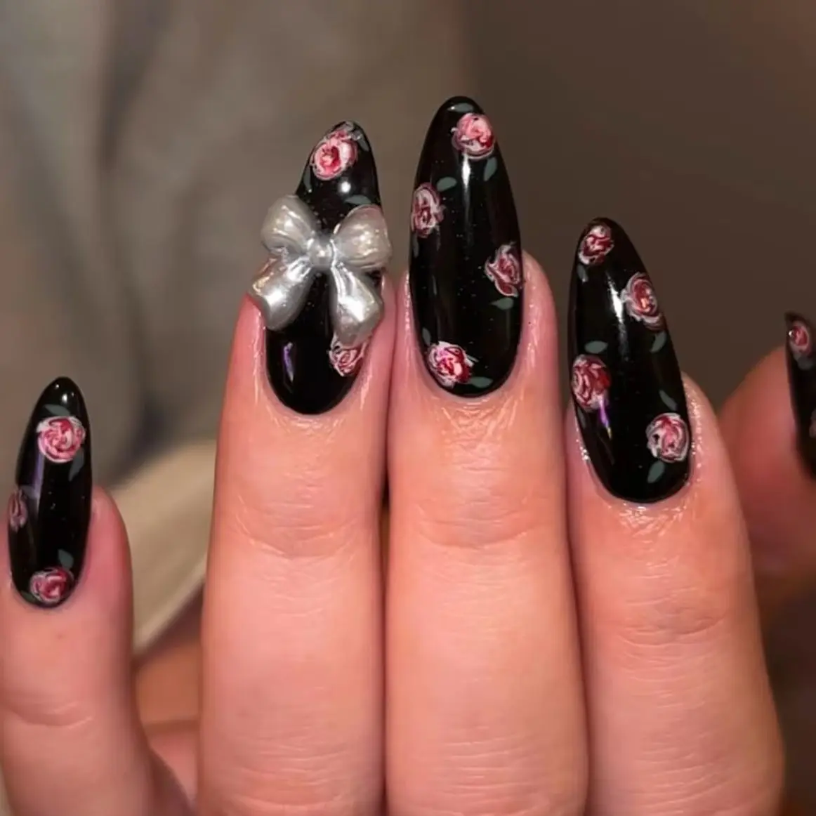 24 Stück abnehmbare, einzigartige Nägel zum Aufdrücken, kurze, mandelförmige, süße Nägel, süße Perle, Schleife, zum Aufkleben auf den Nagel, französische Tipps, handgefertigte künstliche Nägel