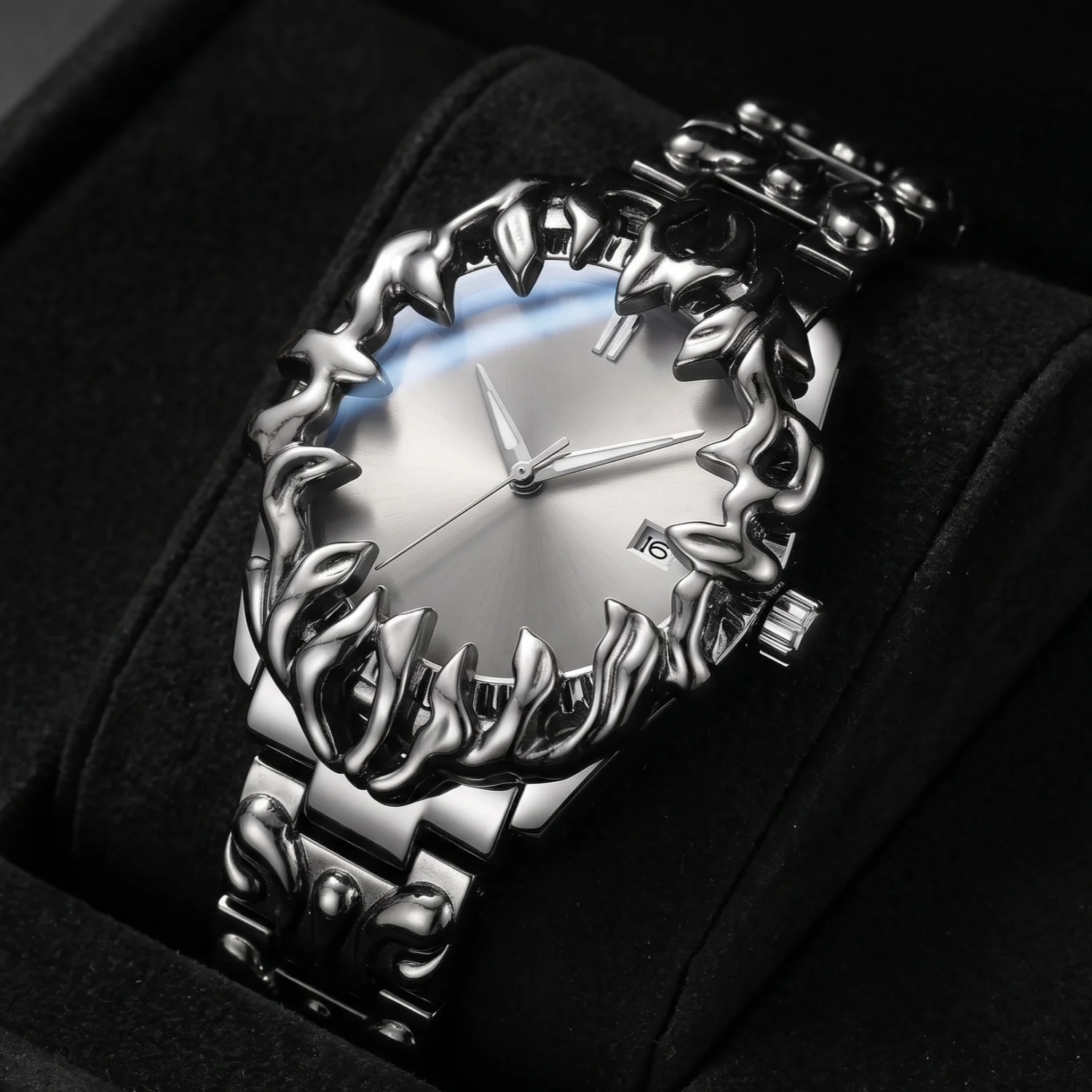 AOCASDIY Men's Unique Art Quartz Watch, Thorn Carving Special bezel Date Window Punk Retro Personalized Men's Birthday Gift