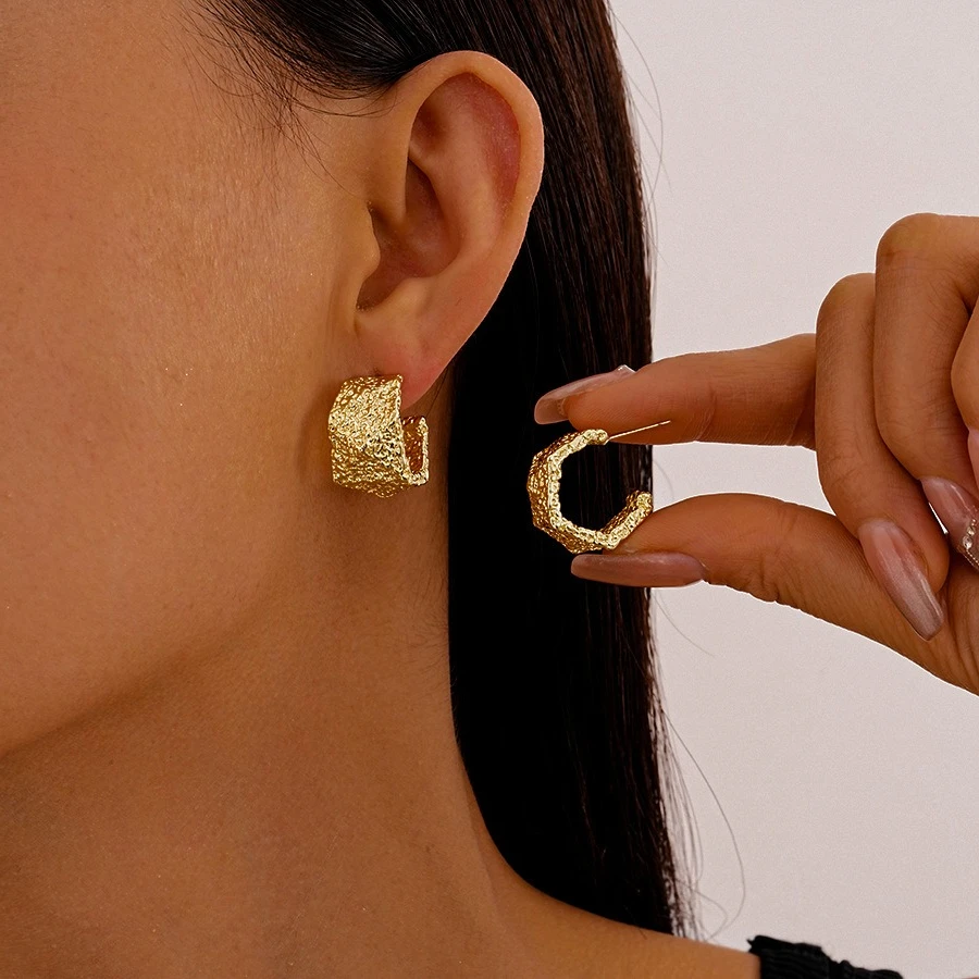 

C-shaped Pleated Metal Stud Earrings for Women Minimalist Polygon Geometric Ear Studs Rust Proof Punk Daily Party Jewelry