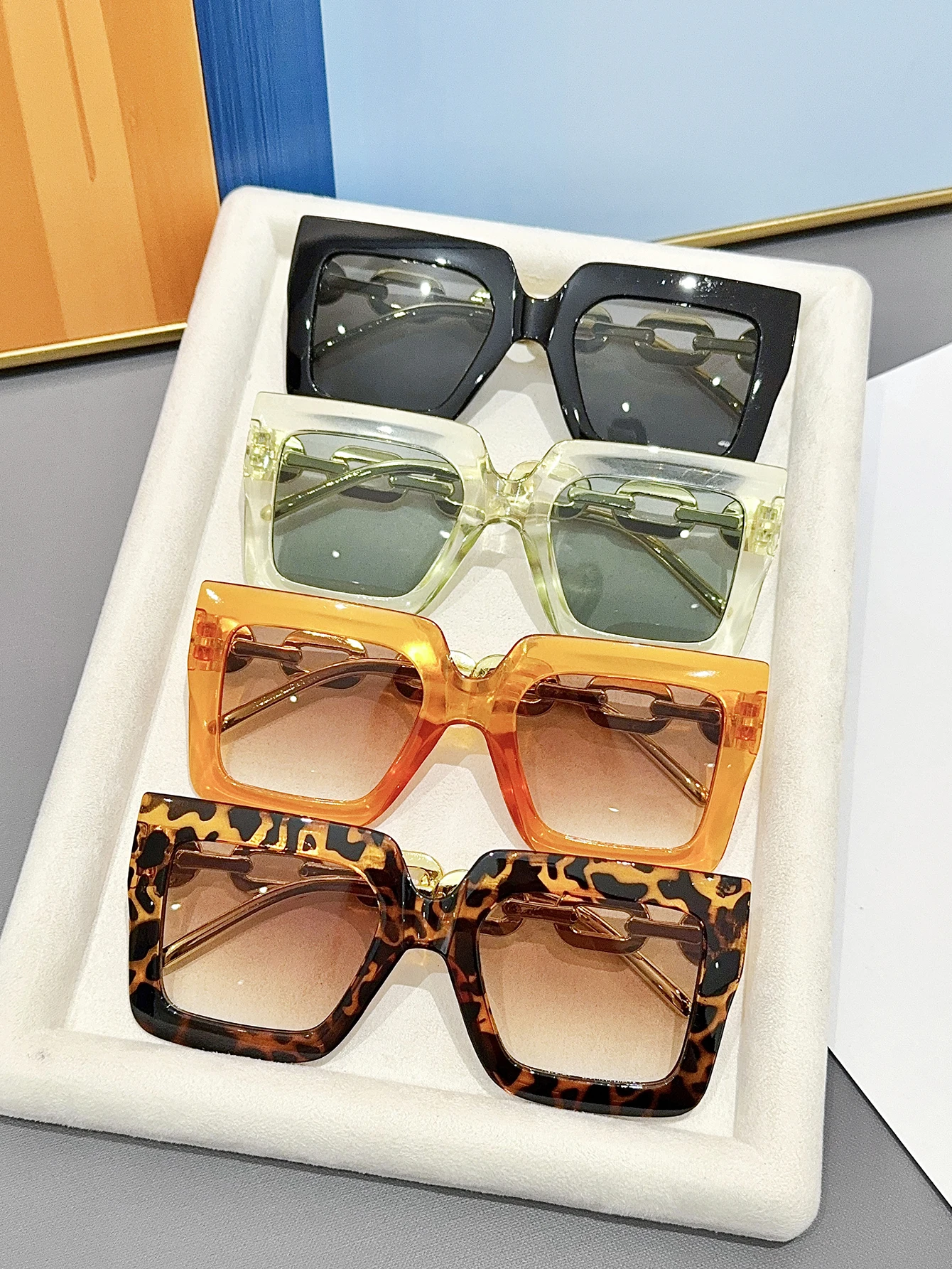 4Pcs Oversized Square Frame Dopamine Style Simple Retro Exaggerated Large Chain Versatile Glasses Multi-Color Combination