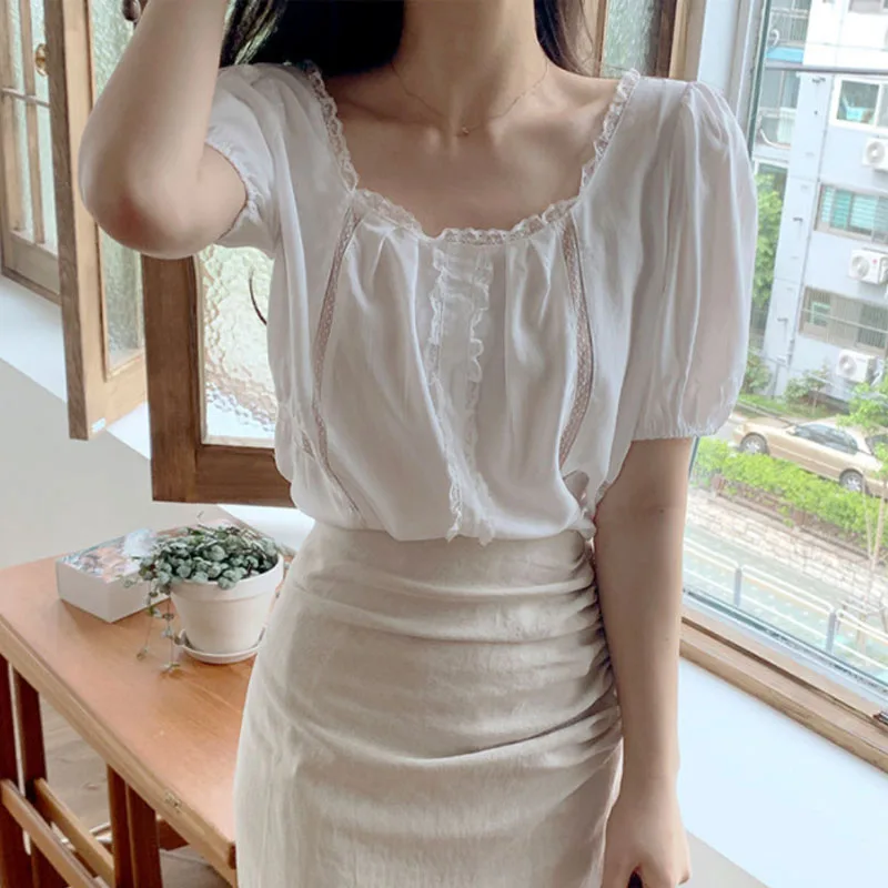 甘い若々しい半袖シャツ女性のファッショナブルな多用途スプライスマイクロ透明レースフロントバック着用夏のトップ