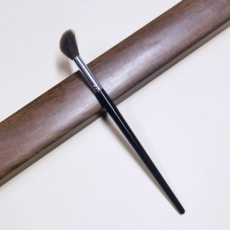Angled Highlighter & Blush Brush - Natural Goat Hair Makeup Brush for Powder, Blending & Face Contouring