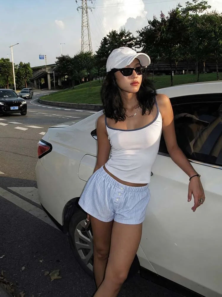 

Striped loose shorts paired with elastic waisted sports and casual shorts for women simple fashionable and versatile