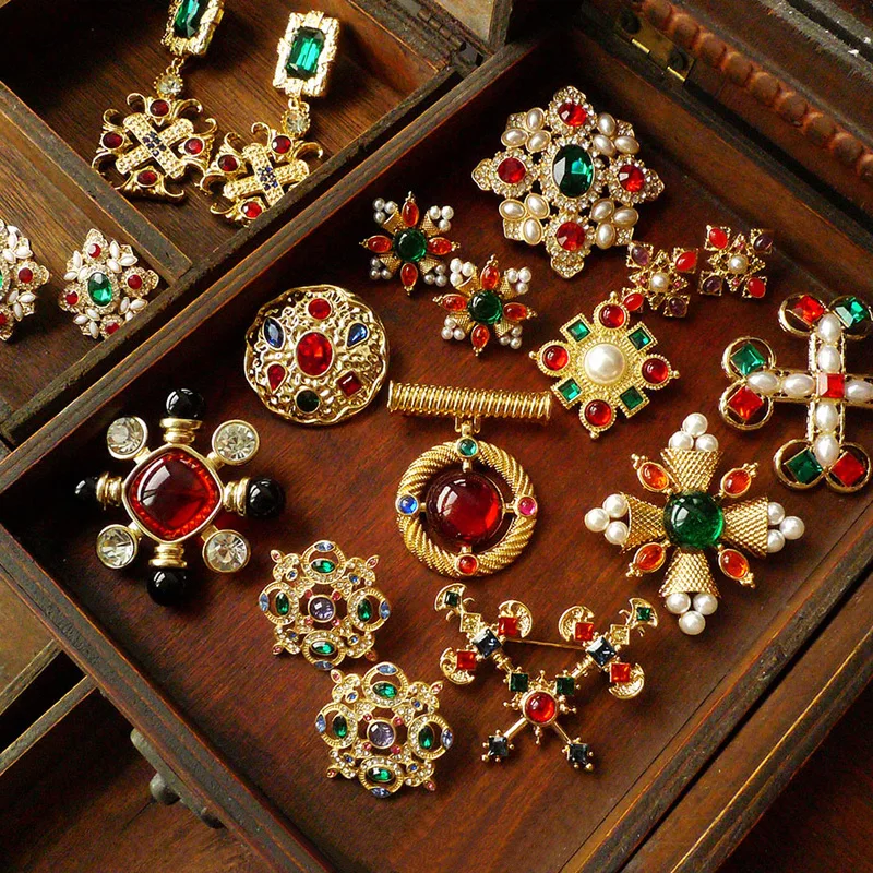 Vintage Palace Antique Re-engraved Color Treasure Brooch Colorful Gems Pearl Broszki Wedding Party Szpilki Biżuteria