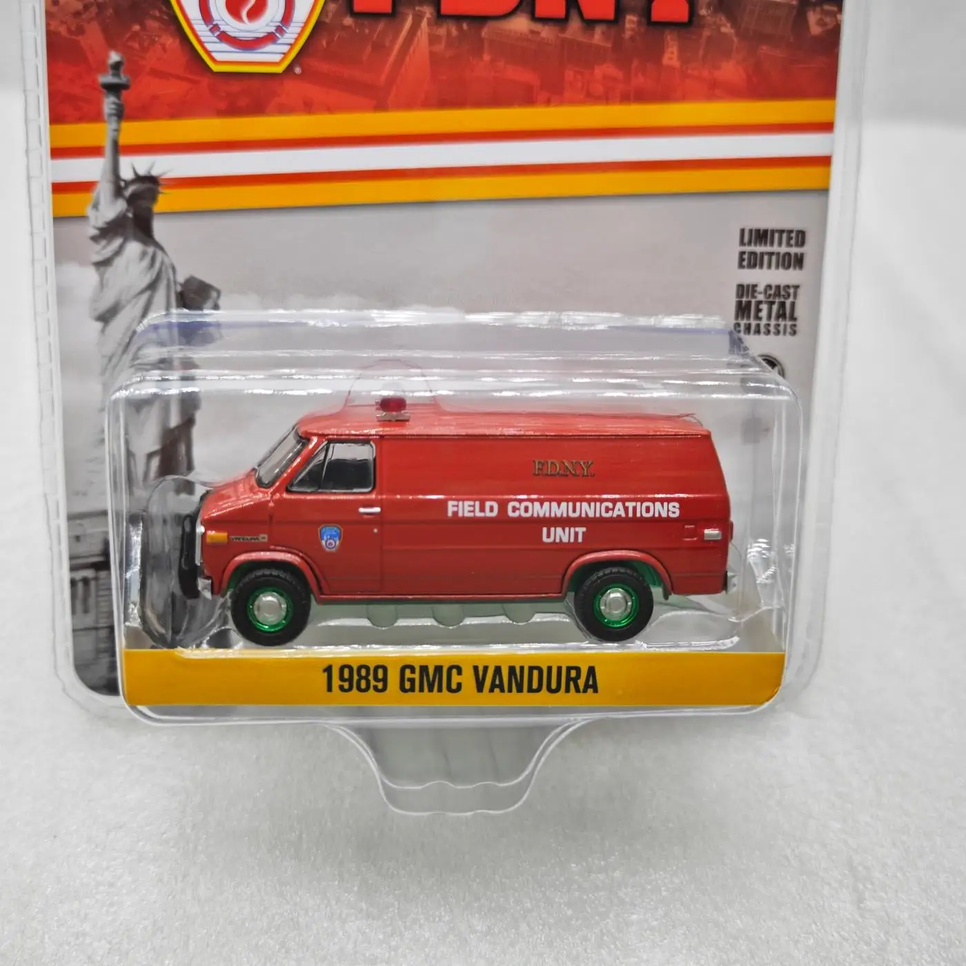 

Green Light GMC Vandura - пожарная машина FDNY New York City Fire Department, зеленая машина