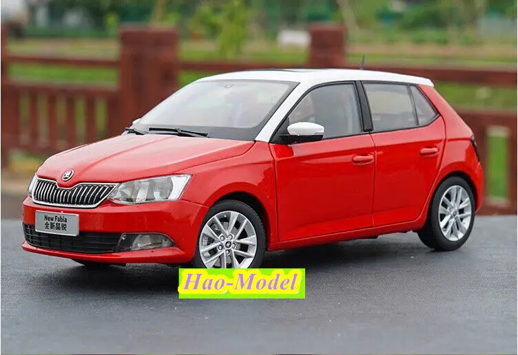 1/18 For Shanghai Volkswagen Skoda NEW Fabia Alloy Diecast Model Car Toys Boys Birthday Gifts Hobby Display Collection Ornaments