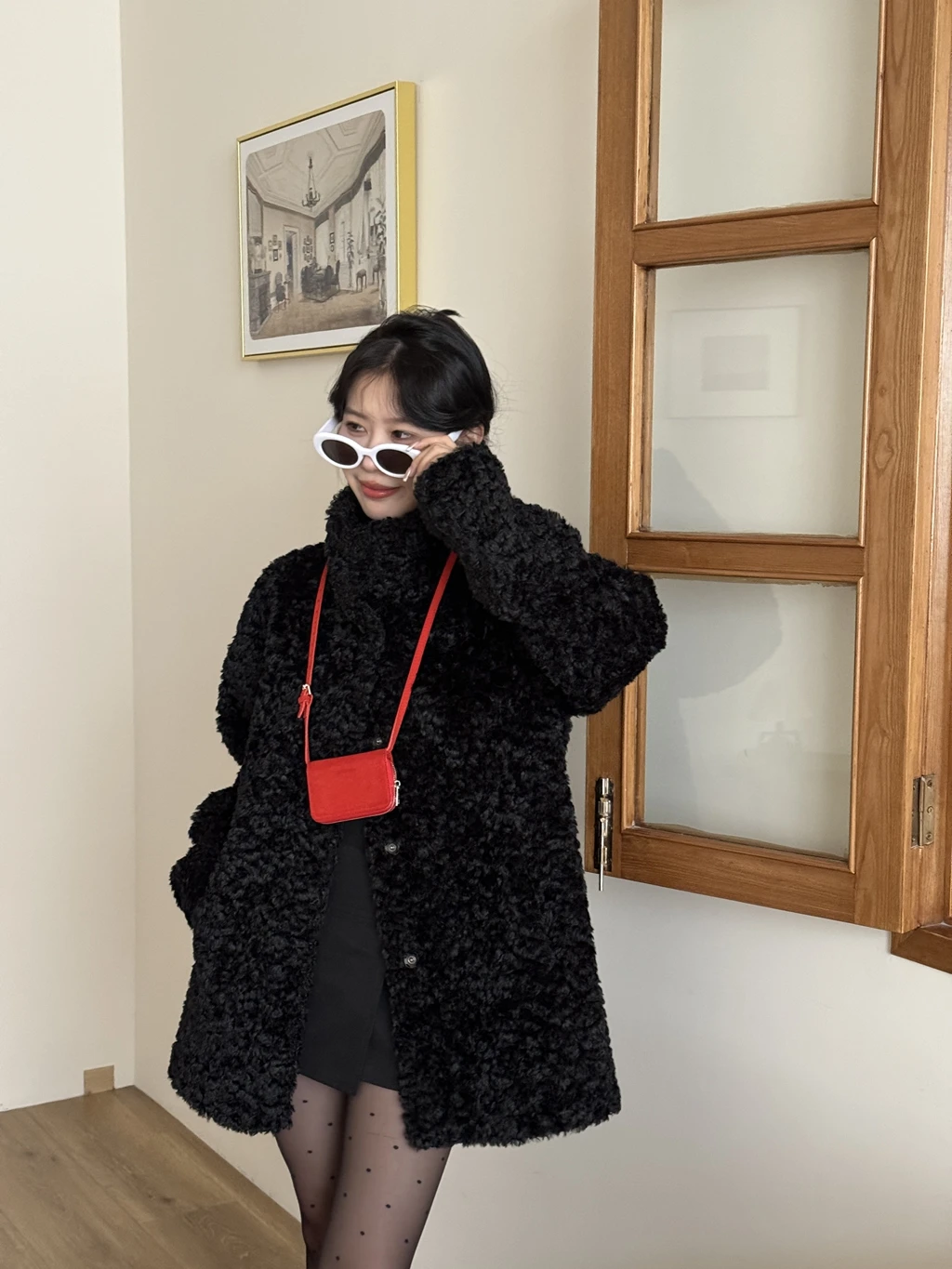 الفراء والجلد المتكامل 2025 الأكثر مبيعًا الجديد، نفس نمط معطف فرو صناعي بياقة واقفة من جلد الخراف للمنطقة الغنية للنساء