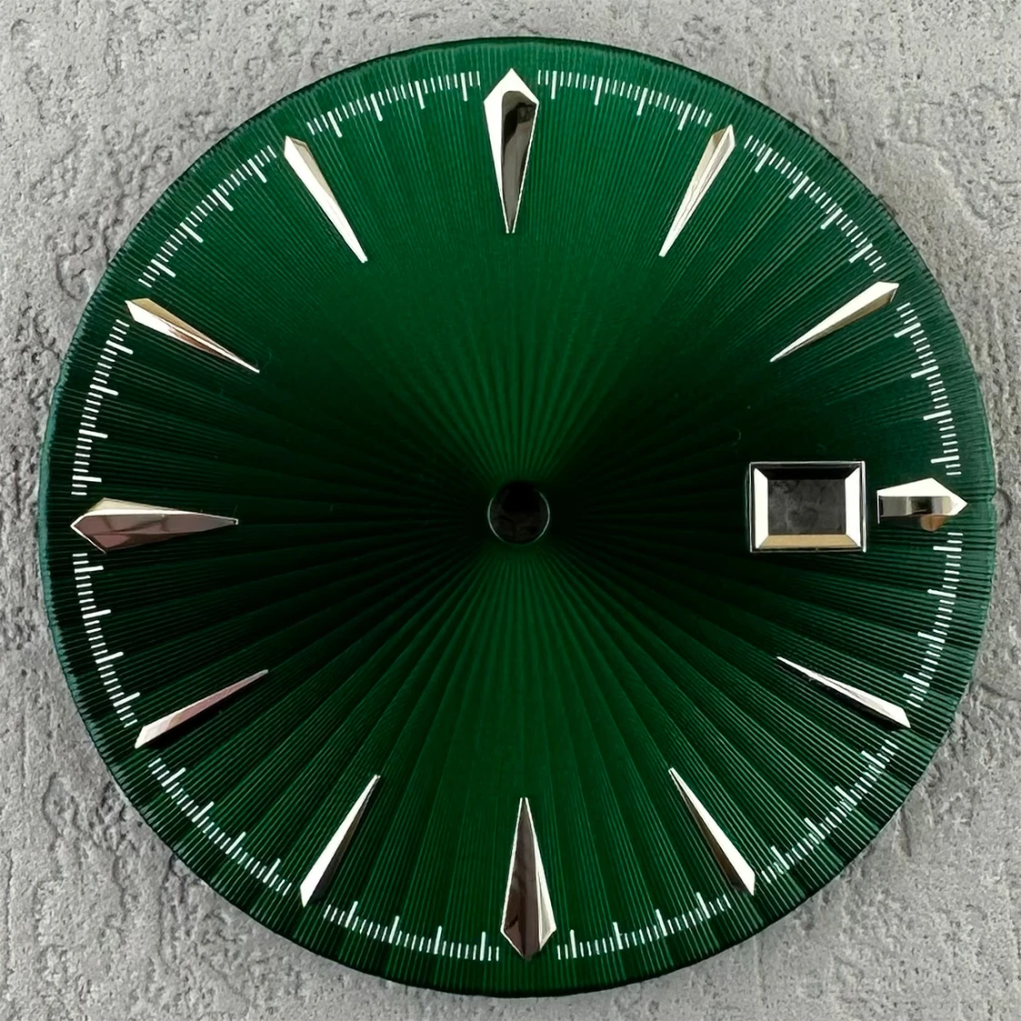 Customised logo 35 mm diameter cocktail dial Non-illuminated face Suitable for NH35 calibre Mechanical Watch Accessories