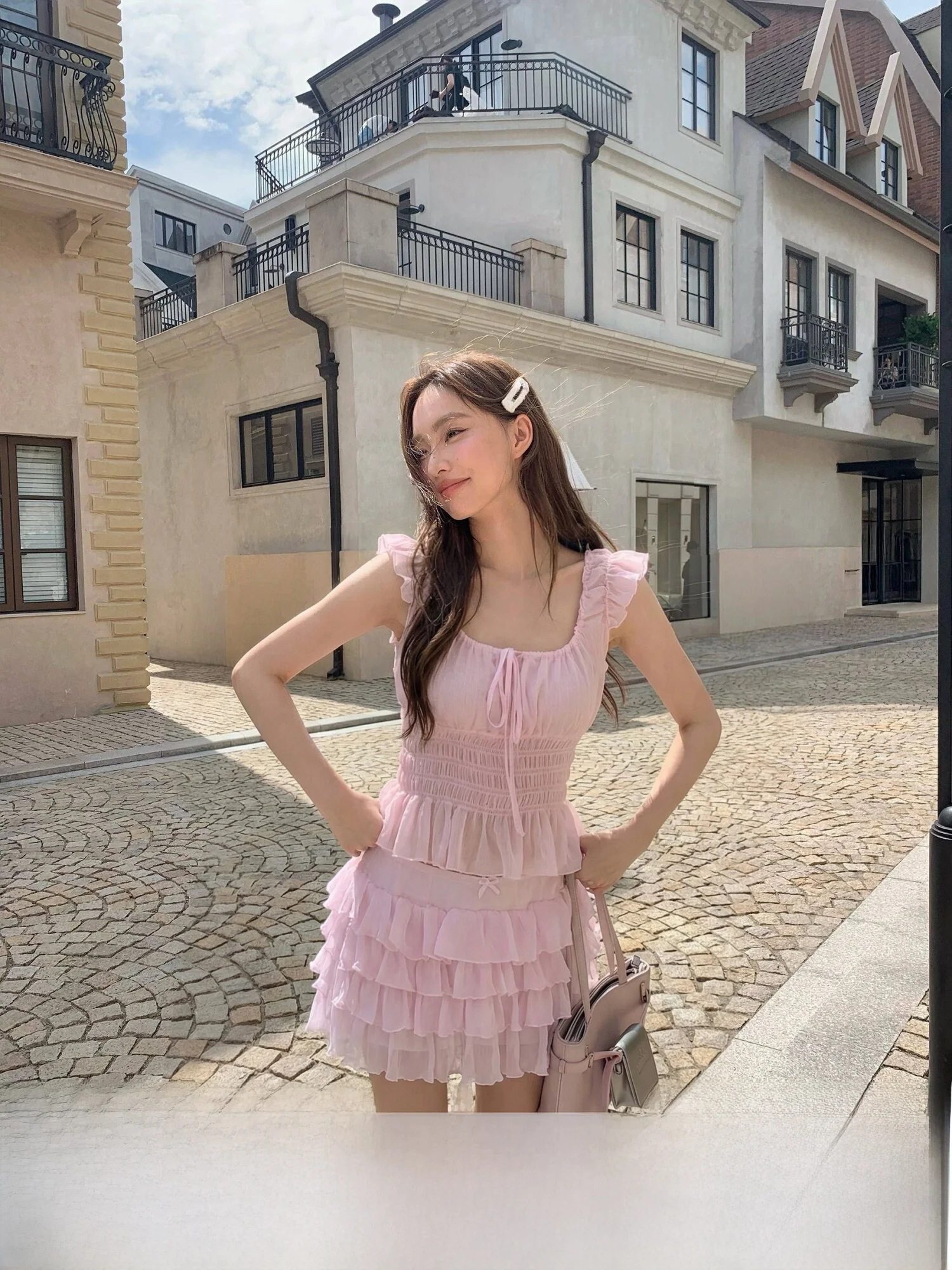 

Розовый комплект с пышной юбкой-миди: женский летний модный топ без рукавов и короткая юбка с высокой талией и оборками