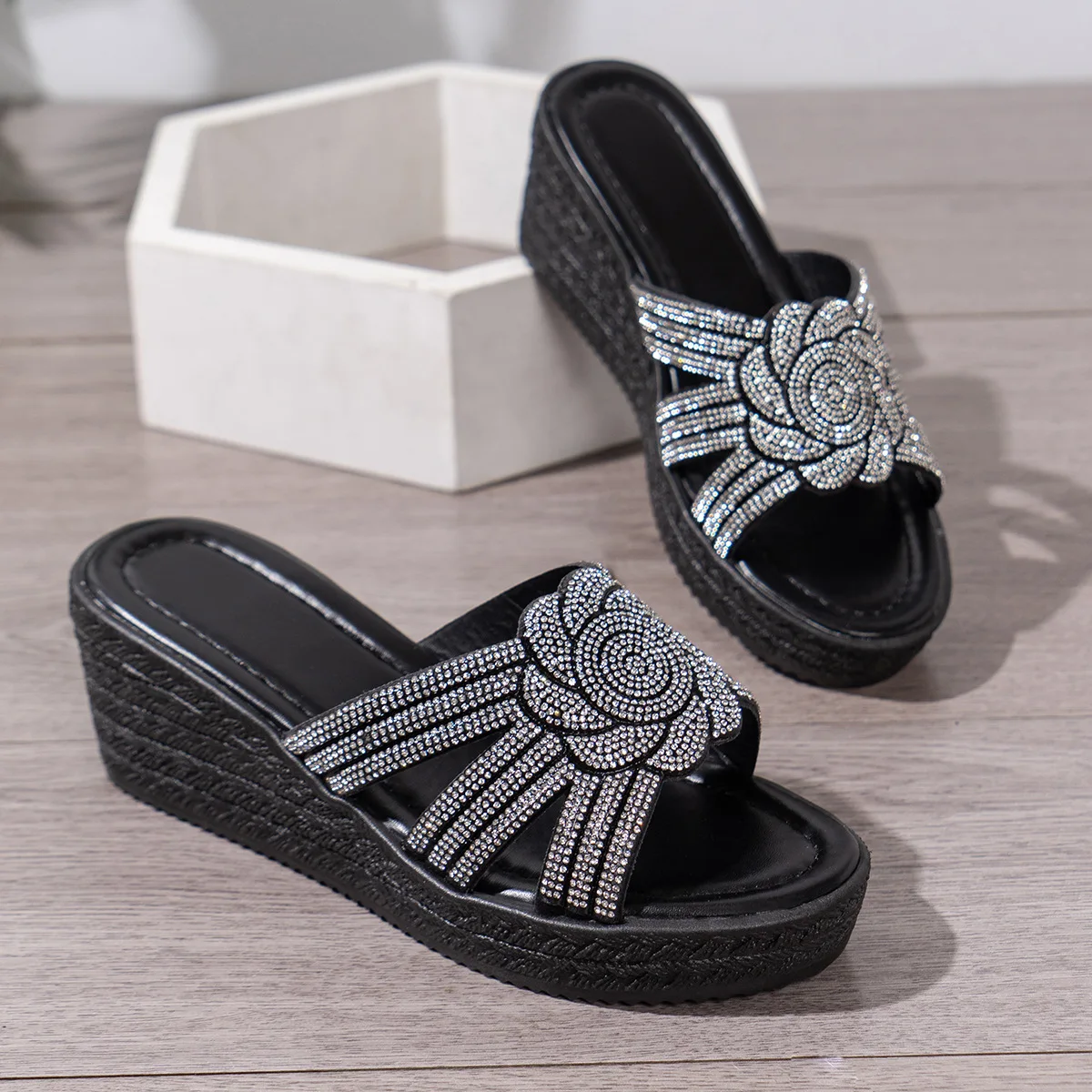 Wedge Platform Slippers for Women\'s Summer 2024 New Fashion Rhinestone Thick Sole Peep Toe High Heel Slippers Female Sandals