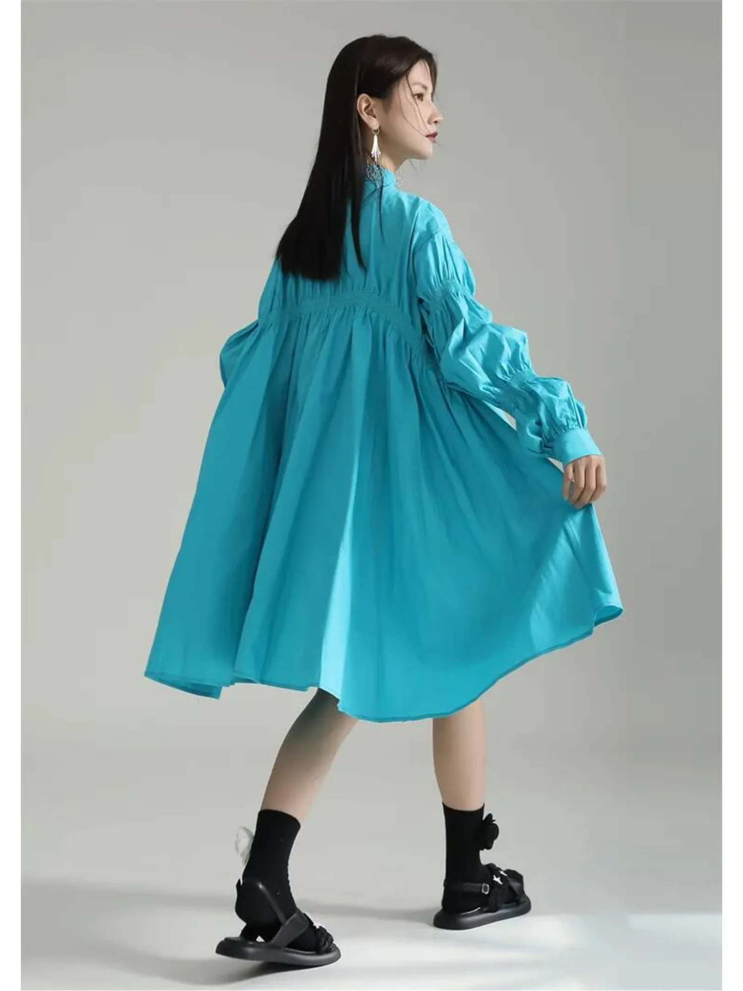 ชุดเต้นรําคลาสสิกหลวมพร้อมแขนโคมไฟ Ruched และชายเสื้อไม่สม่ําเสมอสําหรับสวมใส่บนเวทีหรือการแสดงชุดปาร์ตี้ฮันบก