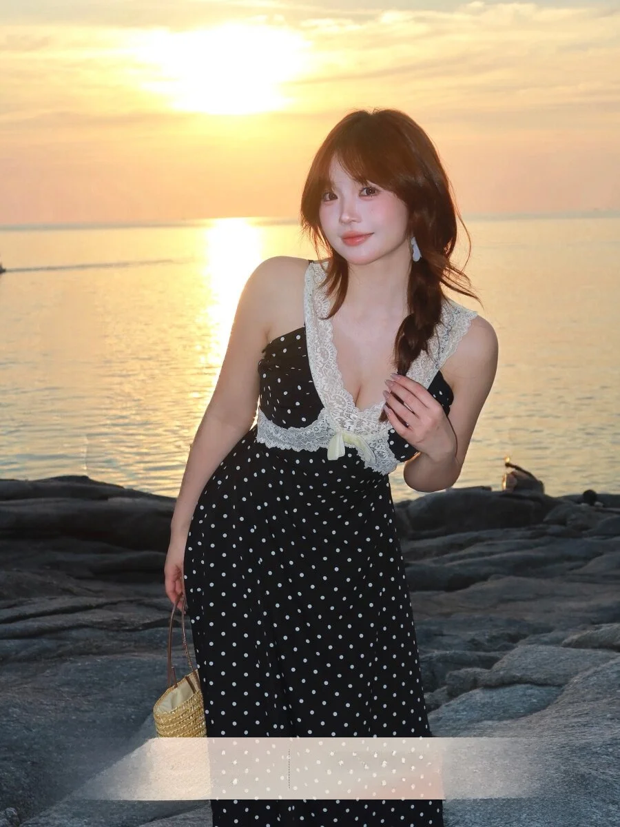 

Sexy Lace Splice Polka Dot Strap Dress Cute Face Hero Cheese Sea Salt Cool Breeze Spring City Commute Travel Summer Dress