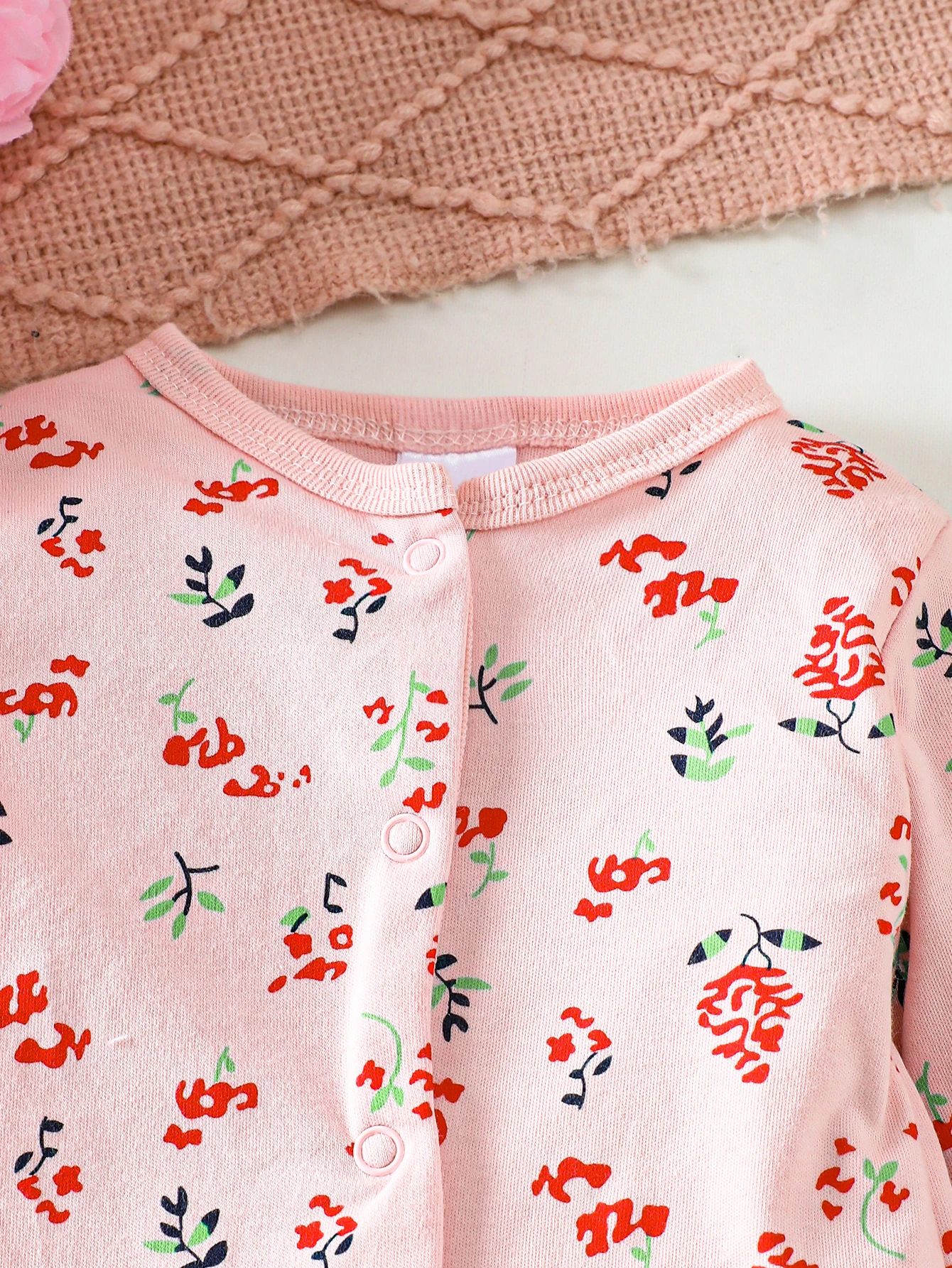 8-Piece Newborn Baby Romper Set, Soft and Breathable with Cute Pink Deer Pattern, Suitable for Babies Aged 0-9 Months.