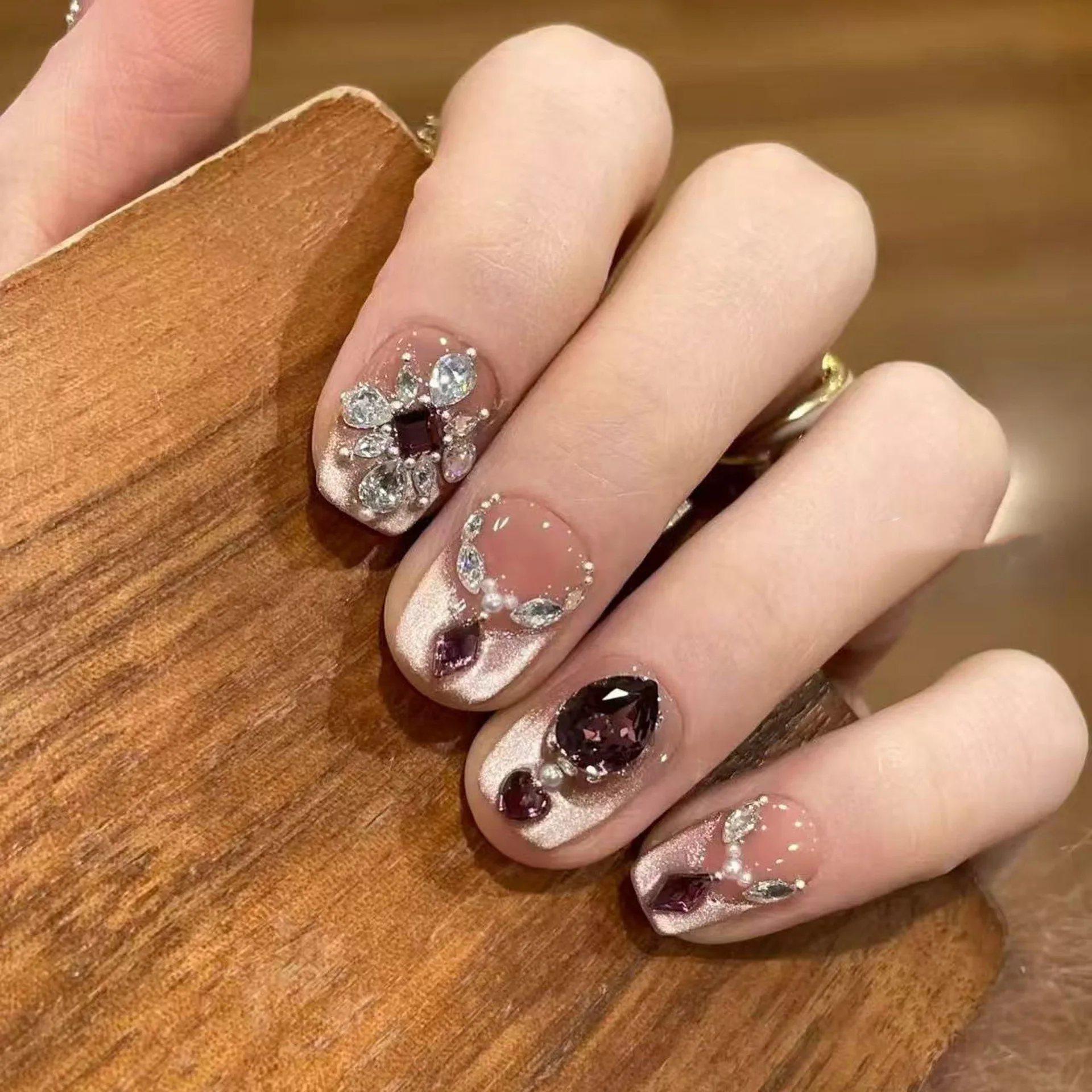 

10 шт. Роскошные короткие накладные ногти ручной работы Блестящие французские кошачий глаз Красный Коричневый Градиент со стразами Носимые накладные ногти Art Tip