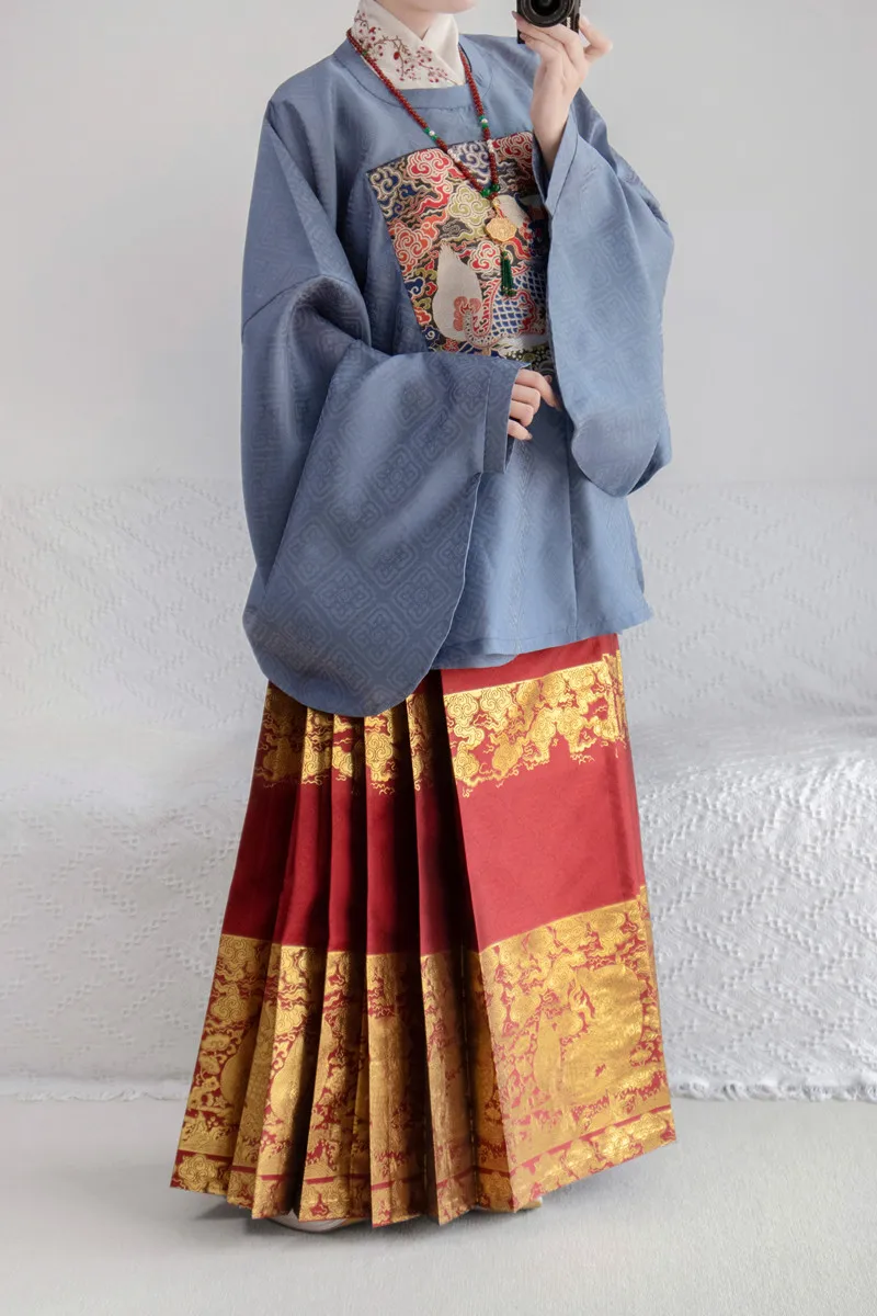 Ming Dynasty Hanfu Female Square Neck pipa Large Sleeve Printed Horseface Skirt 2023 Lunar New Year of the Rabbit Costume