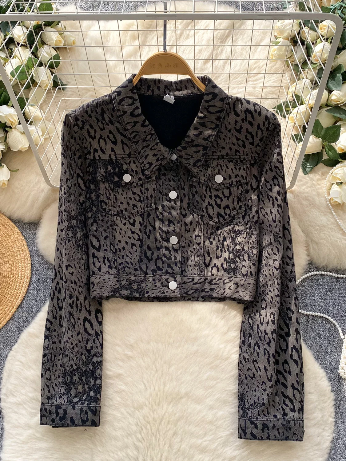 

2026 New Autumn Women Fashion Trundown Collar Long Sleeve Denim Jacket Double Pokets Single Breasted Short Leopard Denim Tops