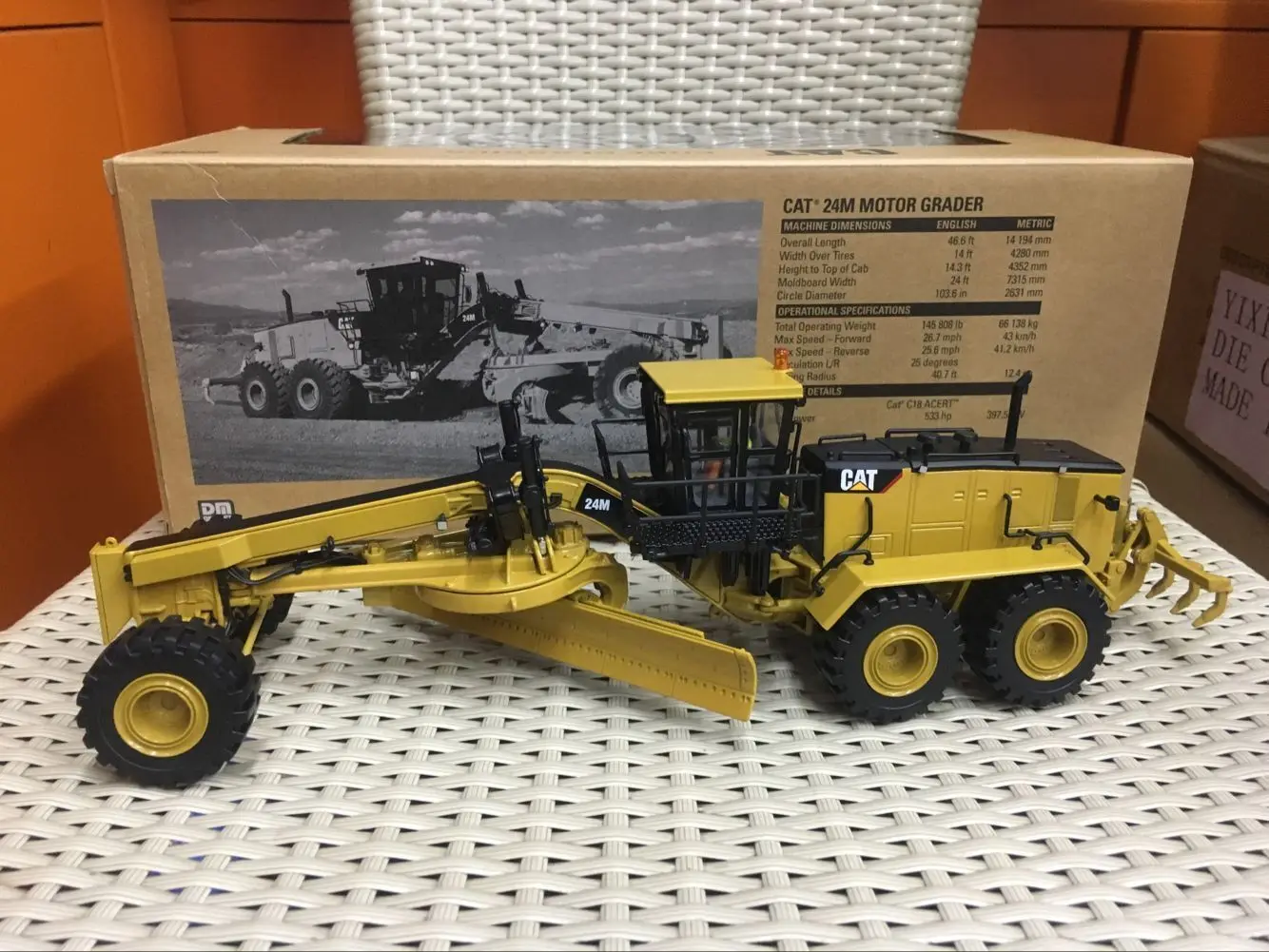 

1:50 Scale 24M Motor Grader Alloy Model Children's Gift Toys #85264C