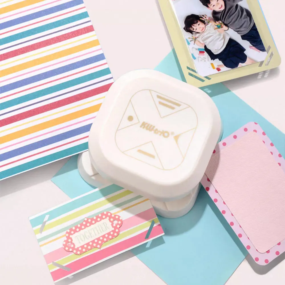 

Этот дырокол для бумаги 4-в-1, угловой резак и многофункциональный инструмент для тиснения подходит для скрапбукинга своими руками и изготовления карточек.