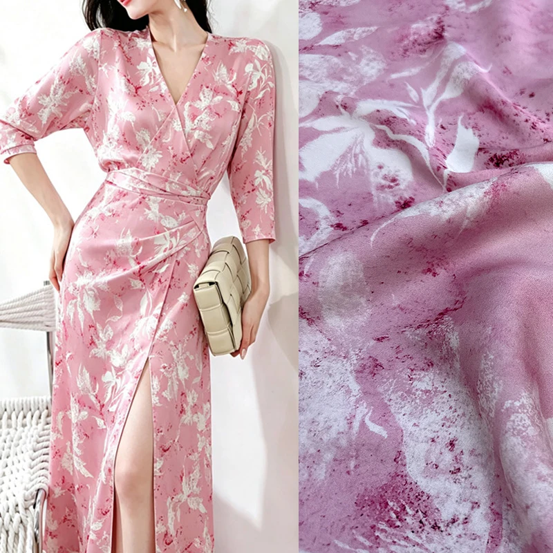 tissu-en-soie-rose-imprime-floral-blanc-elastique-pour-robes-et-pyjamas-d'ete-confortables-largeur-140-cm-19-mm-materiau-de-couture-diy-fr6957