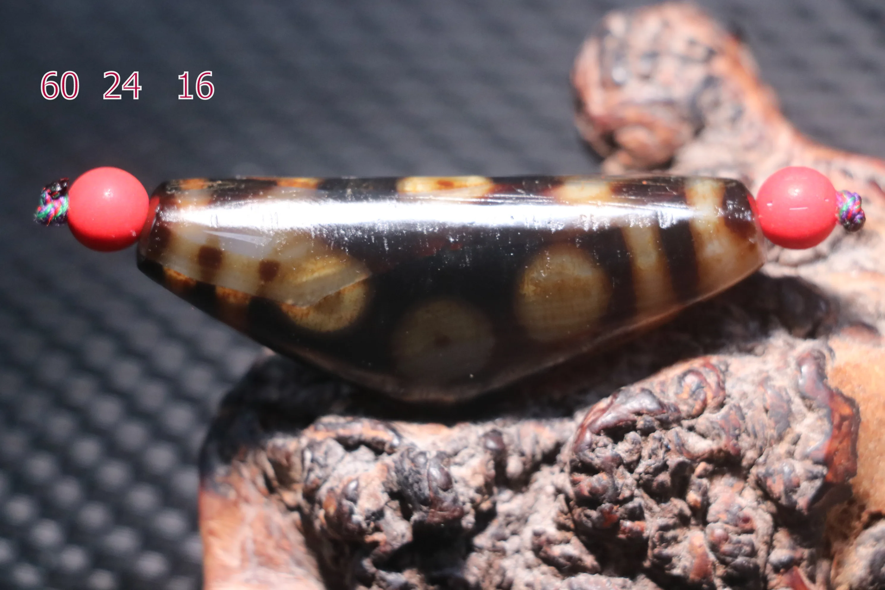 

1005009944597572 Tibetan Old Agate Horn shape 7 Eyed Big Wealth Totem dZi Bead Pendant Amulet Jewelry Gemstone Timestown