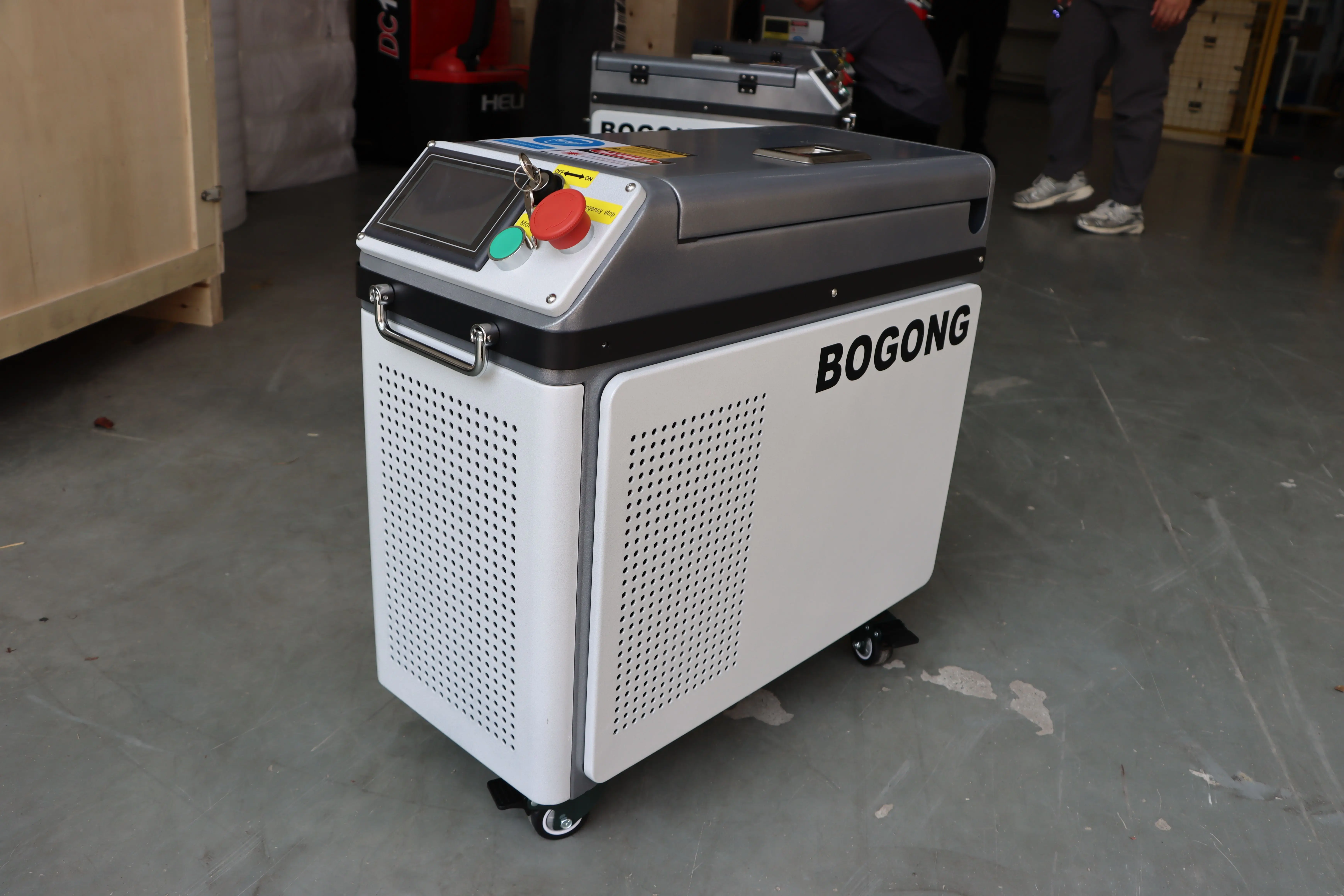 300W Handheld Pulse Laser Cleaning Machine Compact Air-Cooled Fiber Laser Cleaner for Metal Rust and Coating Removal - view 2